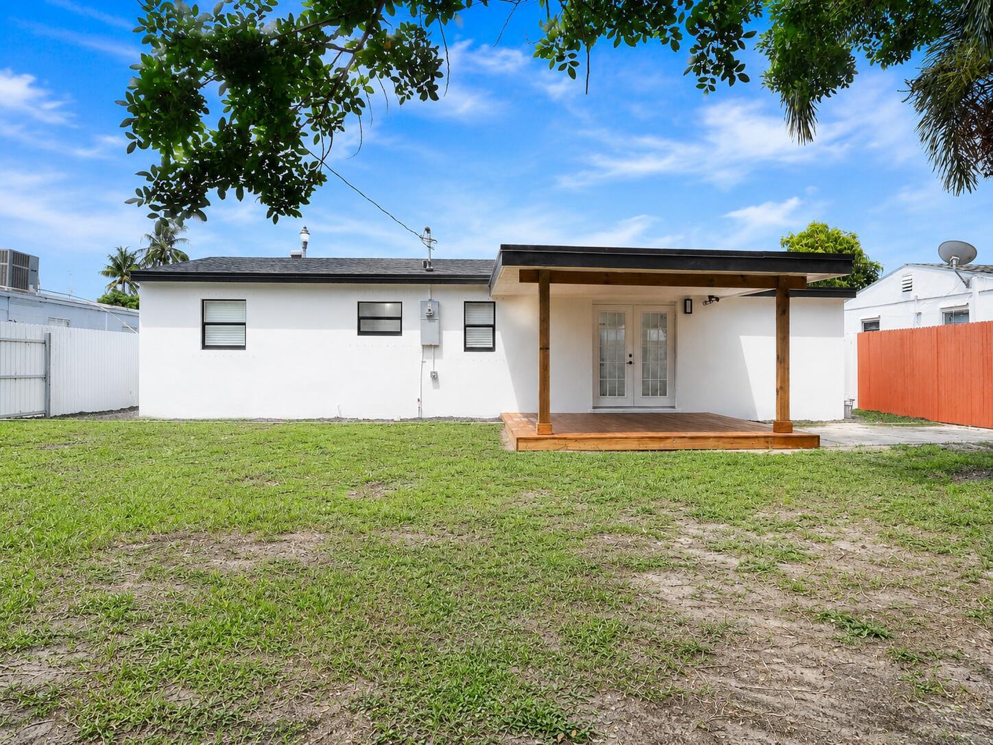 2013 Longwood Road, West Palm Beach, FL 33409, West Palm Beach - Photo 4