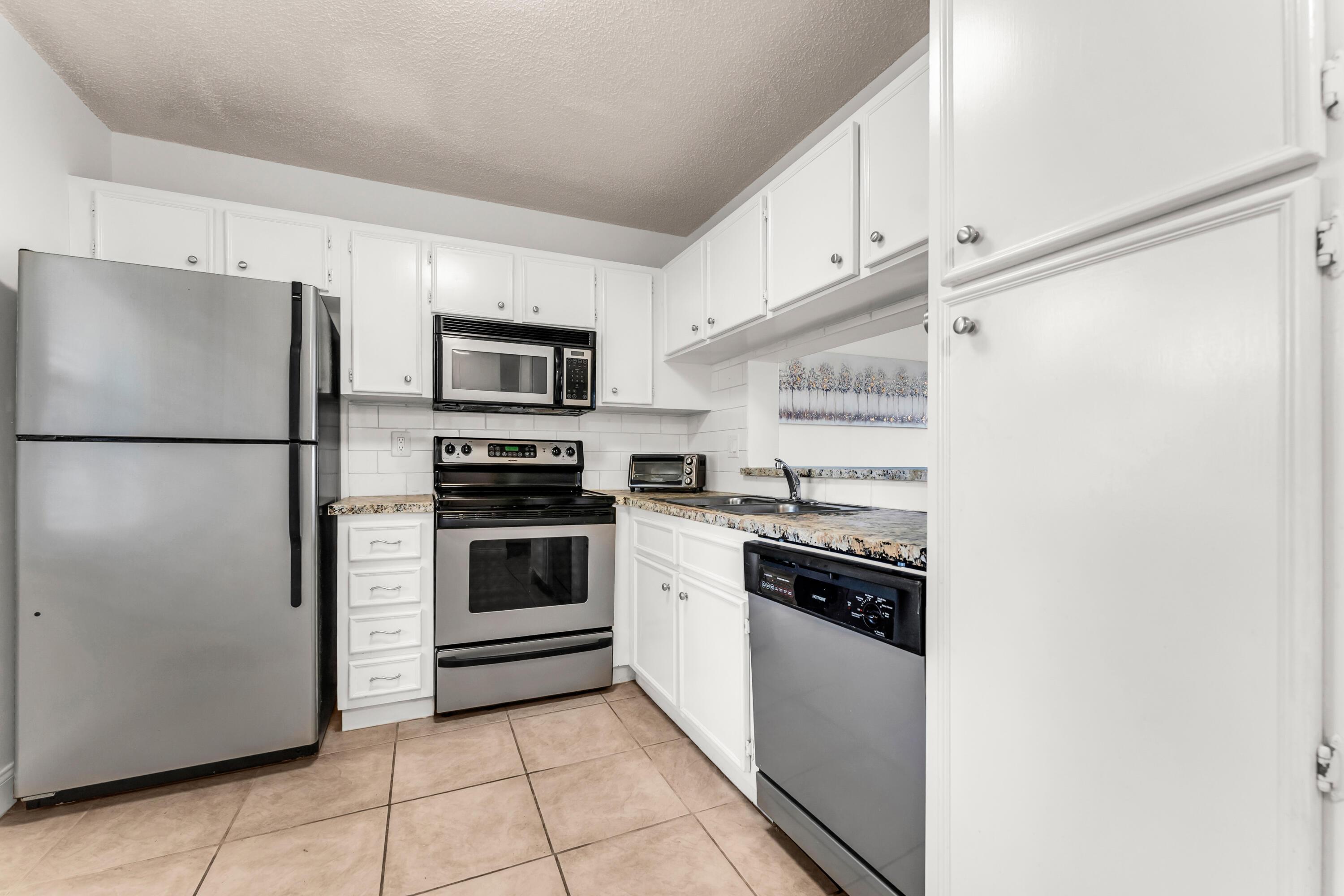 5510 Lakeside Drive 106, Margate, FL 33063, Margate - Photo 3