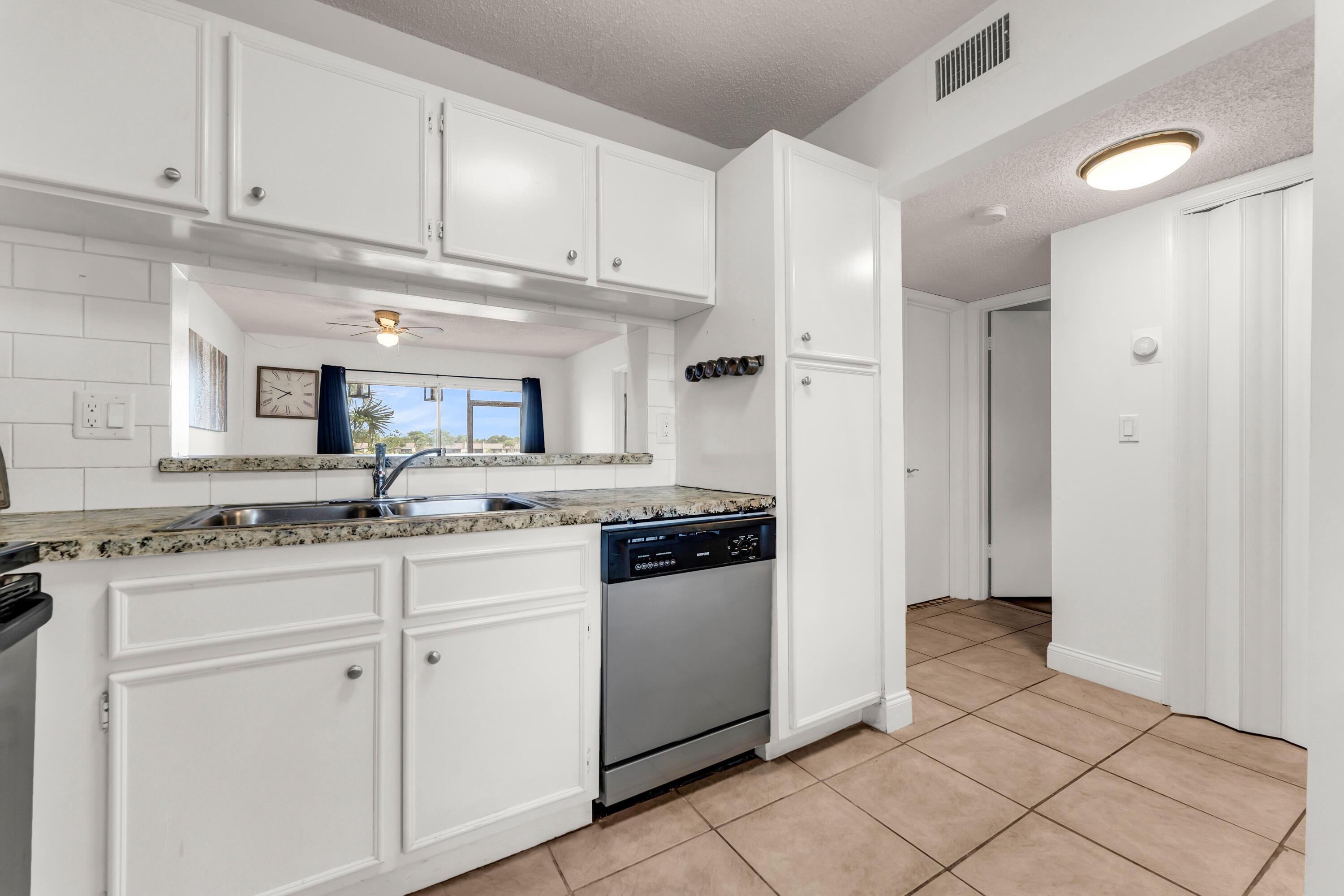 5510 Lakeside Drive 106, Margate, FL 33063, Margate - Photo 4