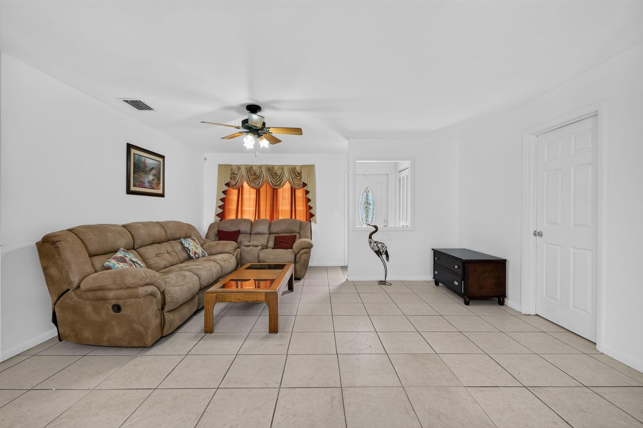 6868 E CENTER Street, Okeechobee, FL 34974, Okeechobee - Photo 4