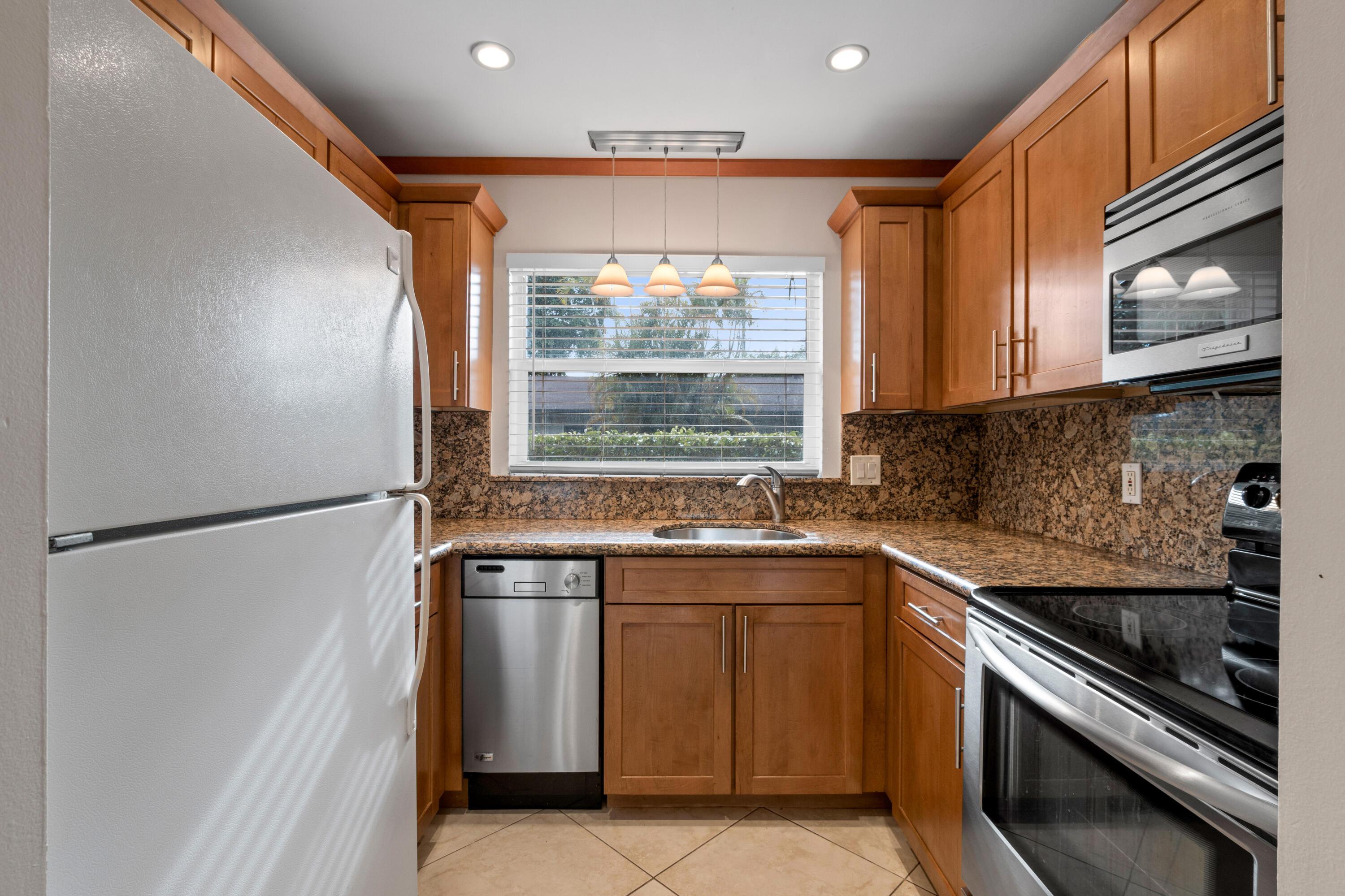 1106 NE 16th Court 2, Fort Lauderdale, FL 33305, Fort Lauderdale - Photo 3