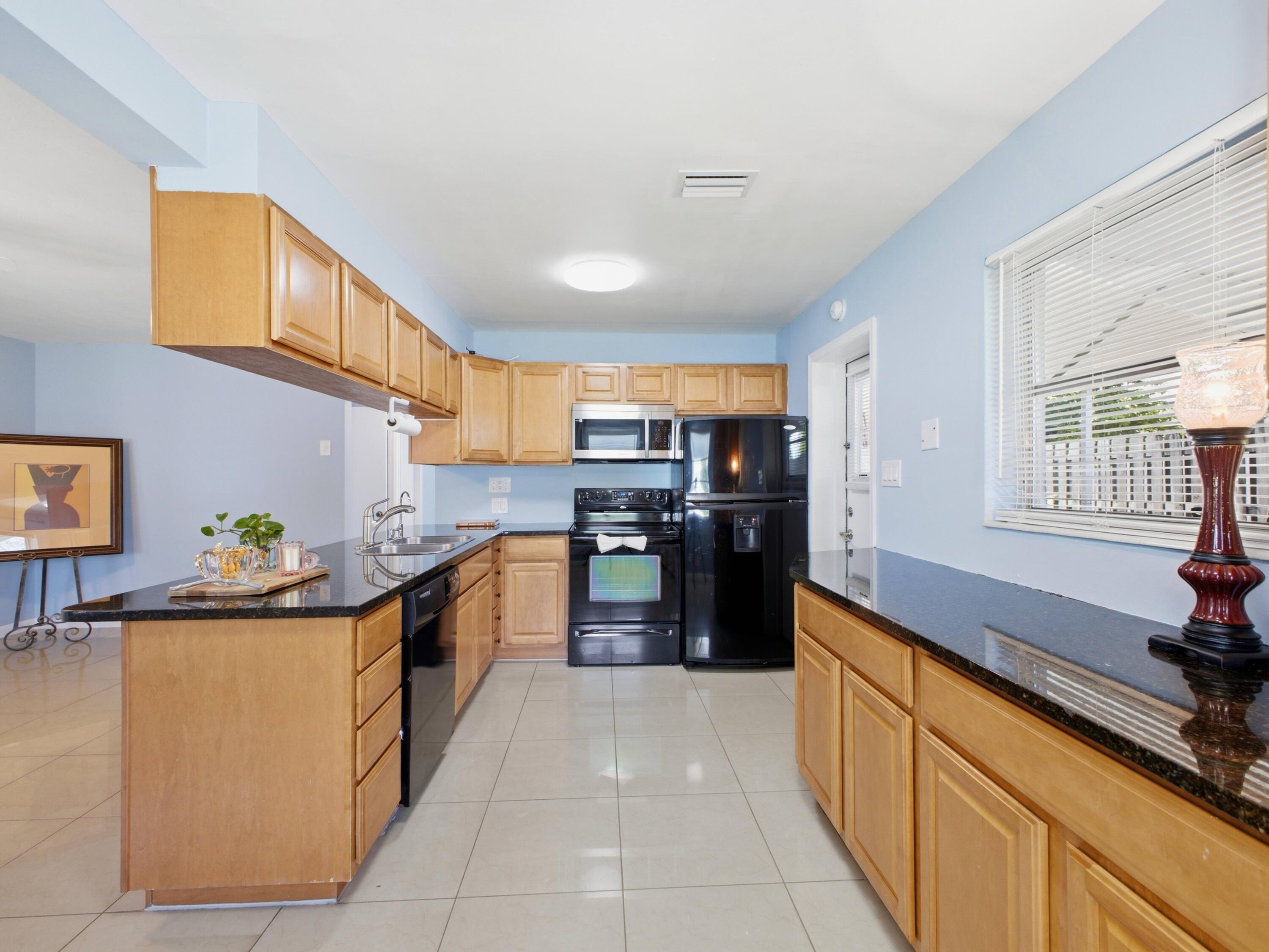 370 ORANGE Way, West Palm Beach, FL 33405, West Palm Beach - Photo 4