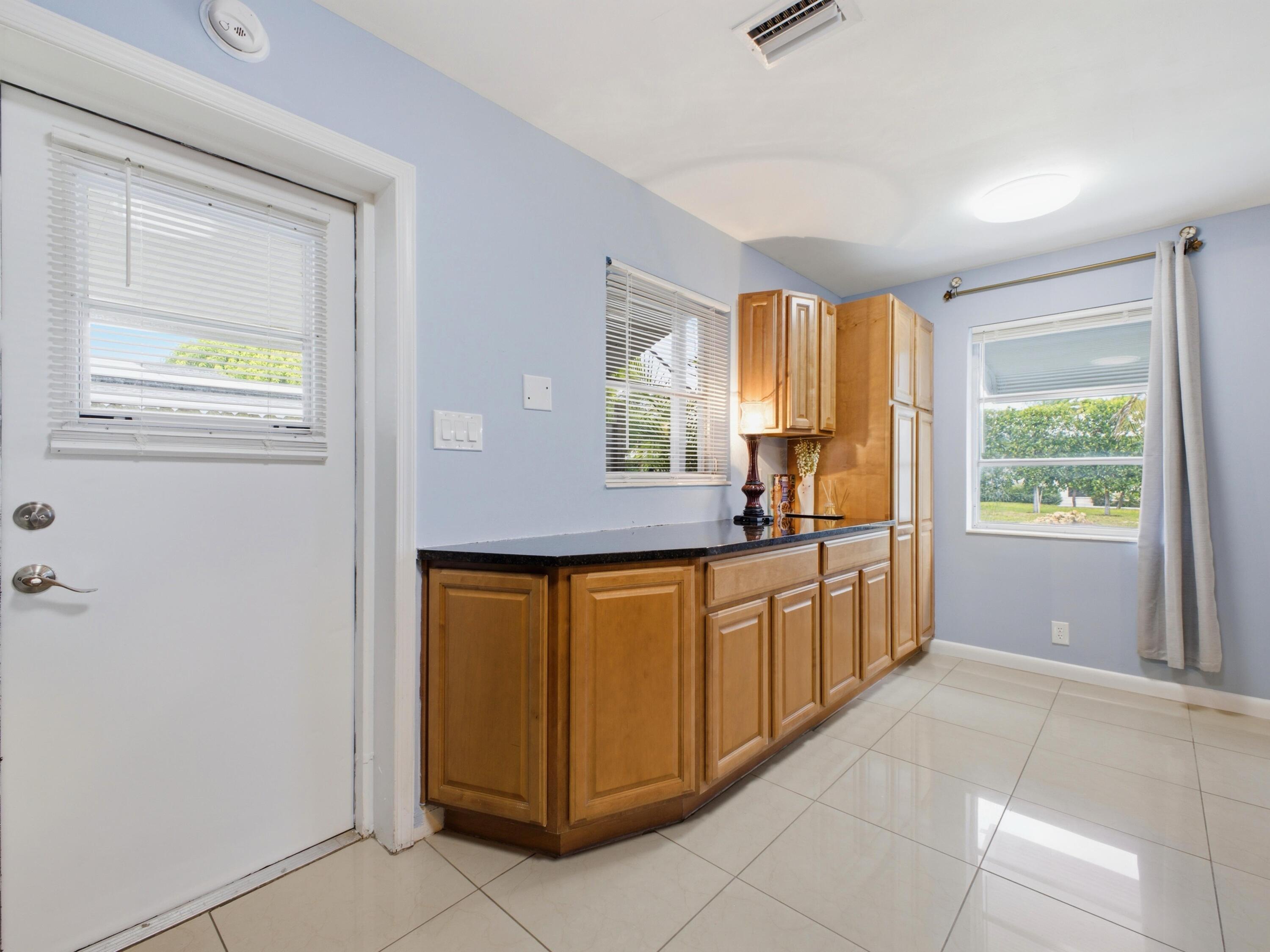 370 ORANGE Way, West Palm Beach, FL 33405, West Palm Beach - Photo 3