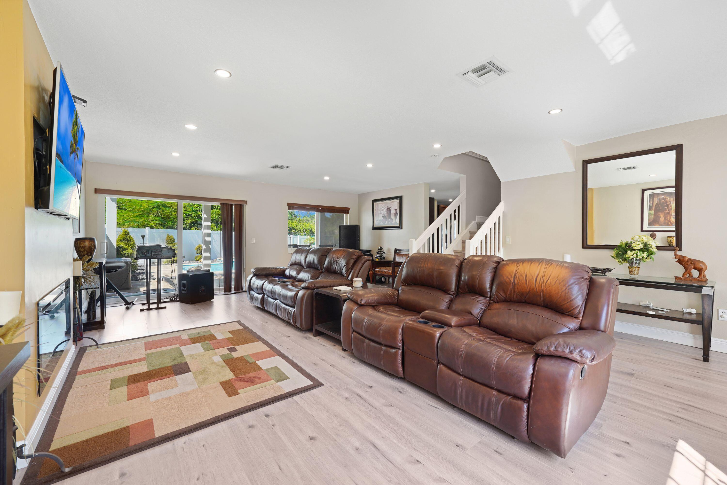 911 SW 87th Avenue, Pembroke Pines, FL 33025, Pembroke Pines - Photo 4