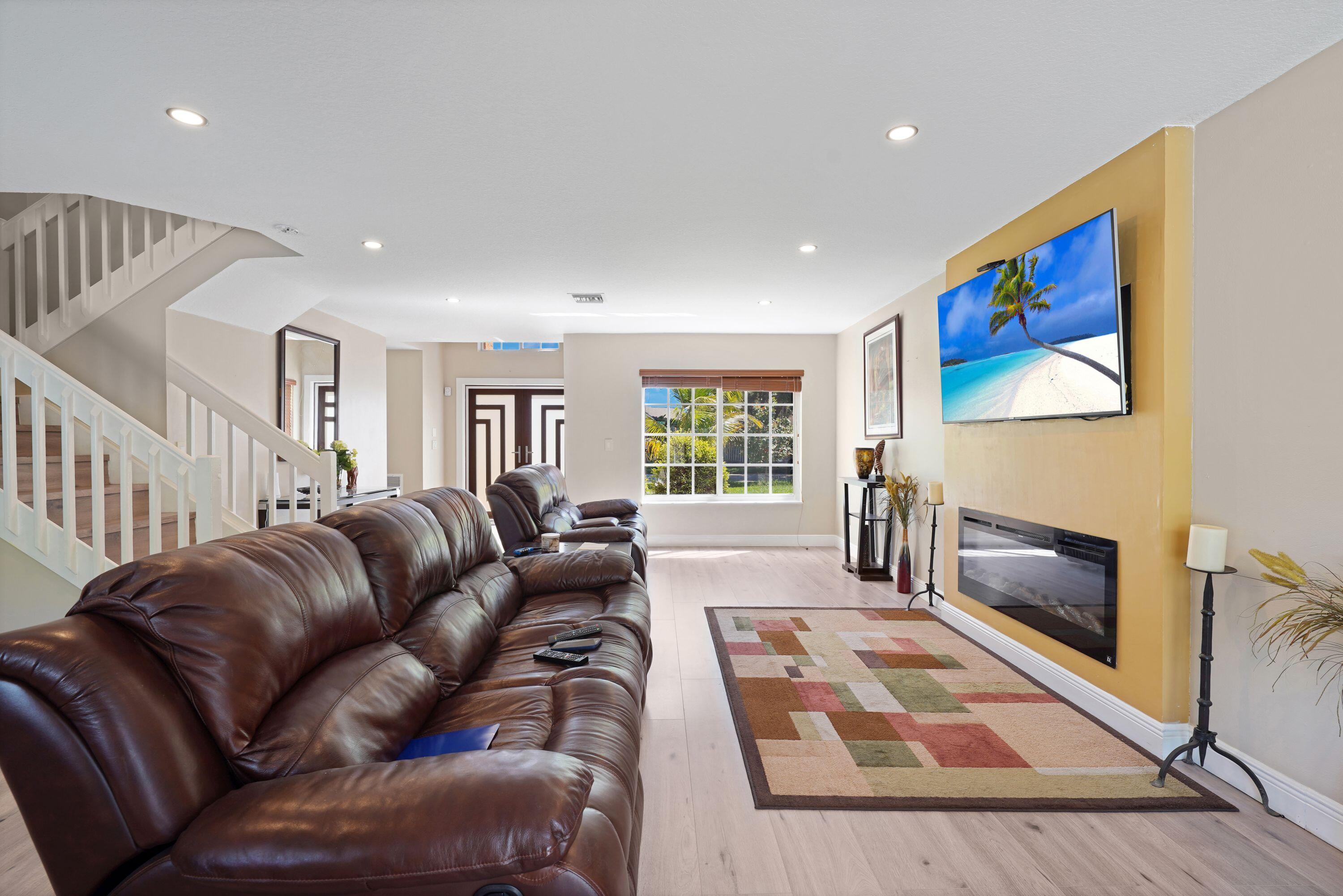 911 SW 87th Avenue, Pembroke Pines, FL 33025, Pembroke Pines - Photo 5