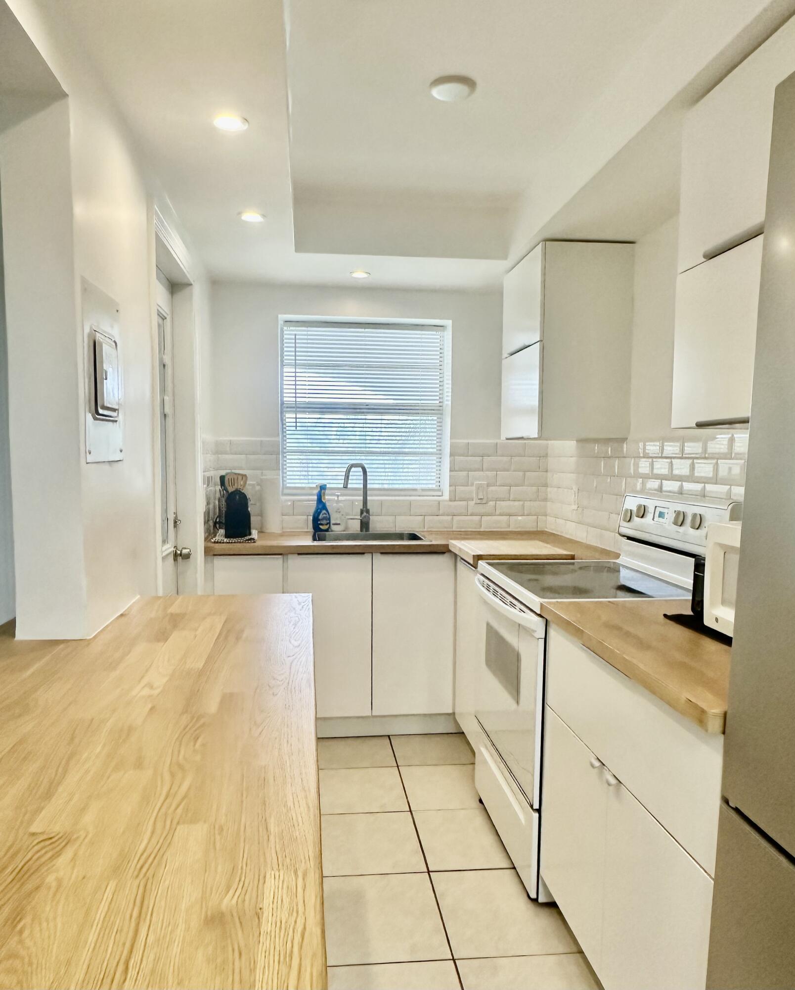 580 EGRET Drive 314, Hallandale Beach, FL 33009, Hallandale Beach - Photo 2