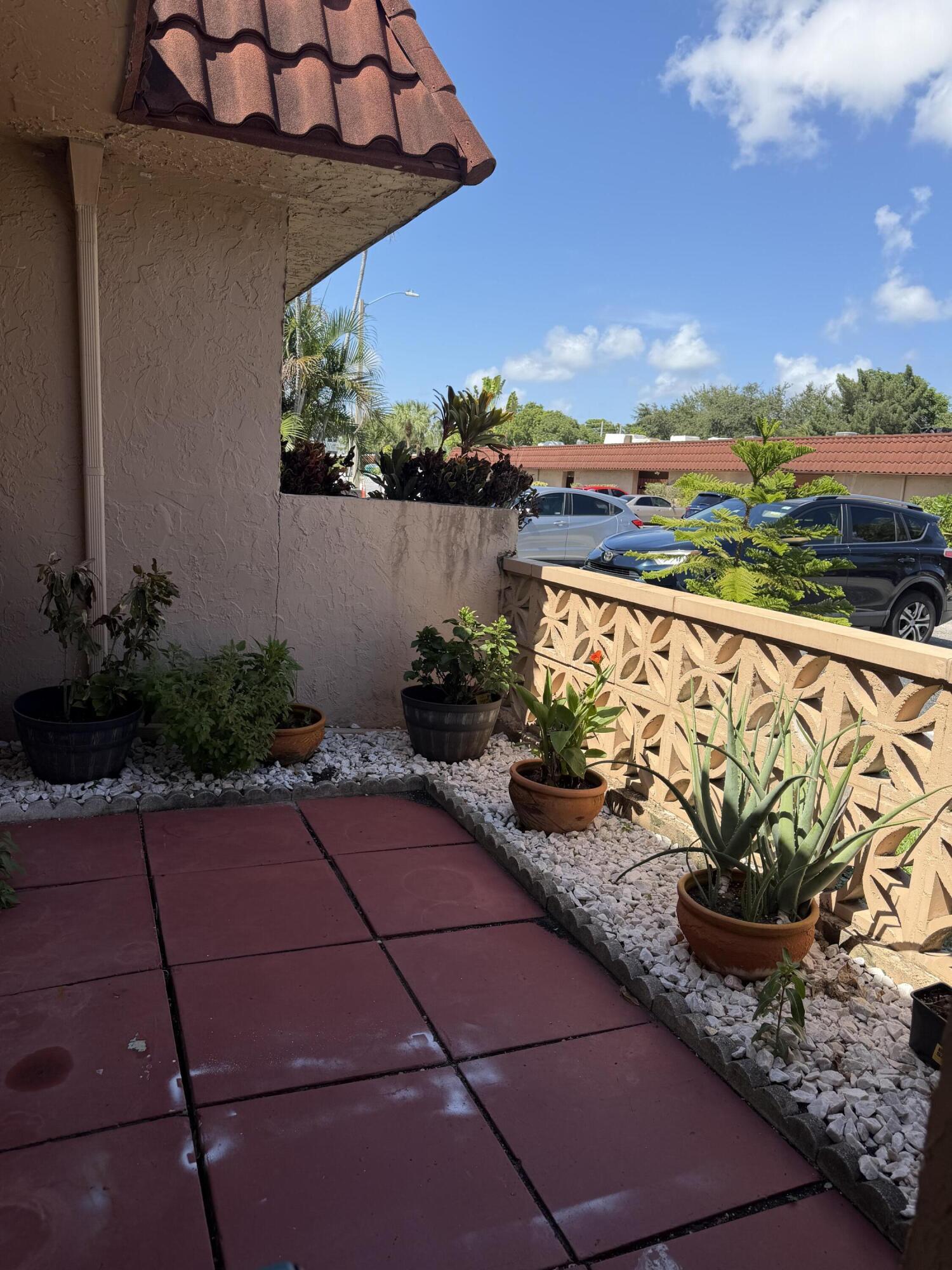 2329 SW 81st Terrace, North Lauderdale, FL 33068, North Lauderdale - Photo 3