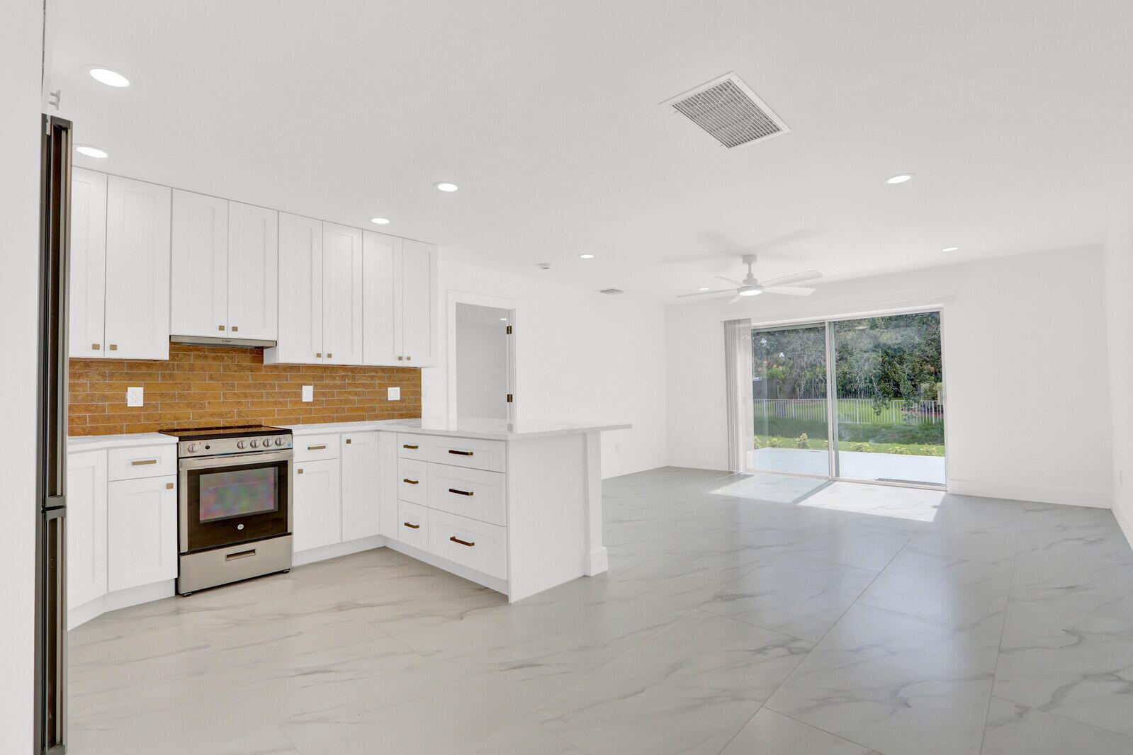 10084 Meridian Way N 4, Palm Beach Gardens, FL 33410, Palm Beach Gardens - Photo 5