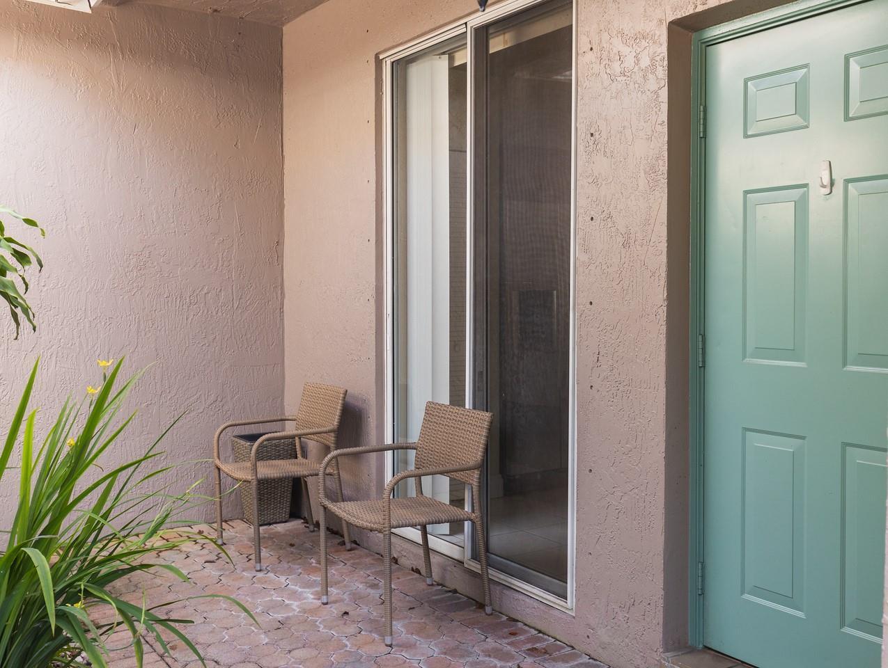 2491 Aragon Boulevard 2, Sunrise, FL 33322, Sunrise - Photo 3