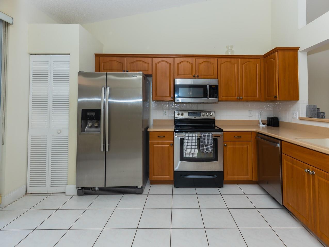 2491 Aragon Boulevard 2, Sunrise, FL 33322, Sunrise - Photo 5