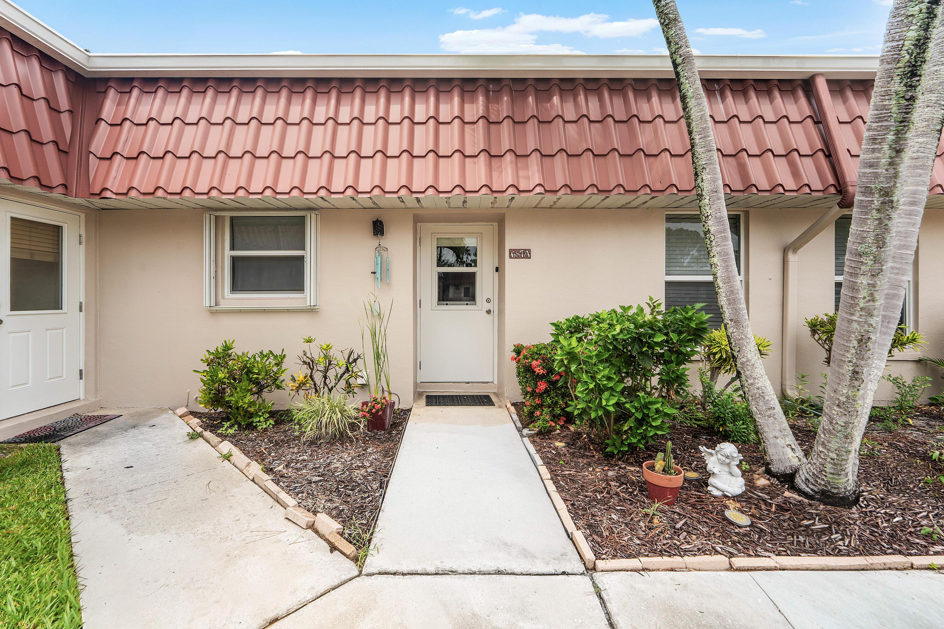 687 MARLBORO Oval A, Lake Worth, FL 33467, Lake Worth - Photo 2