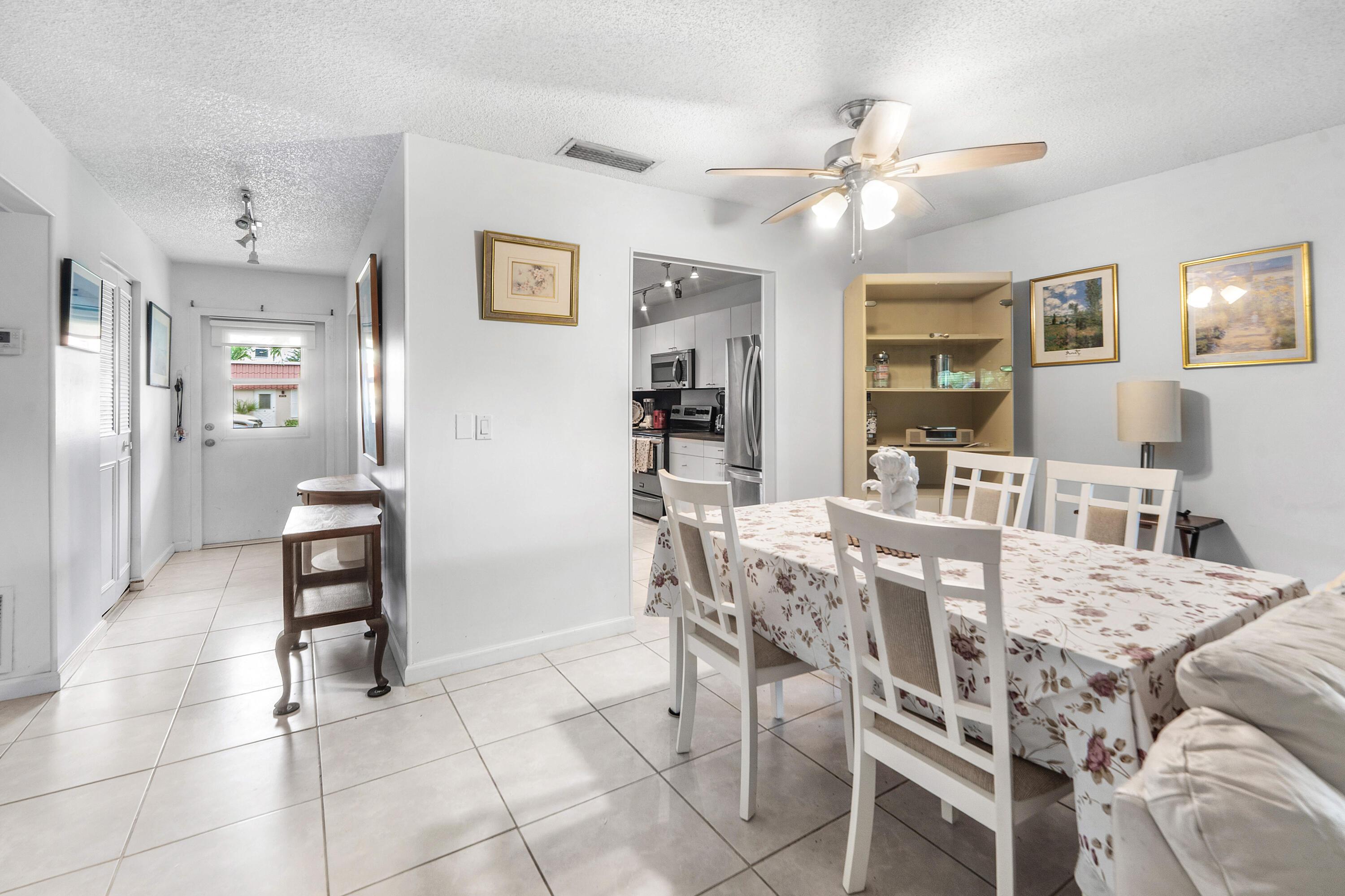 687 MARLBORO Oval A, Lake Worth, FL 33467, Lake Worth - Photo 4