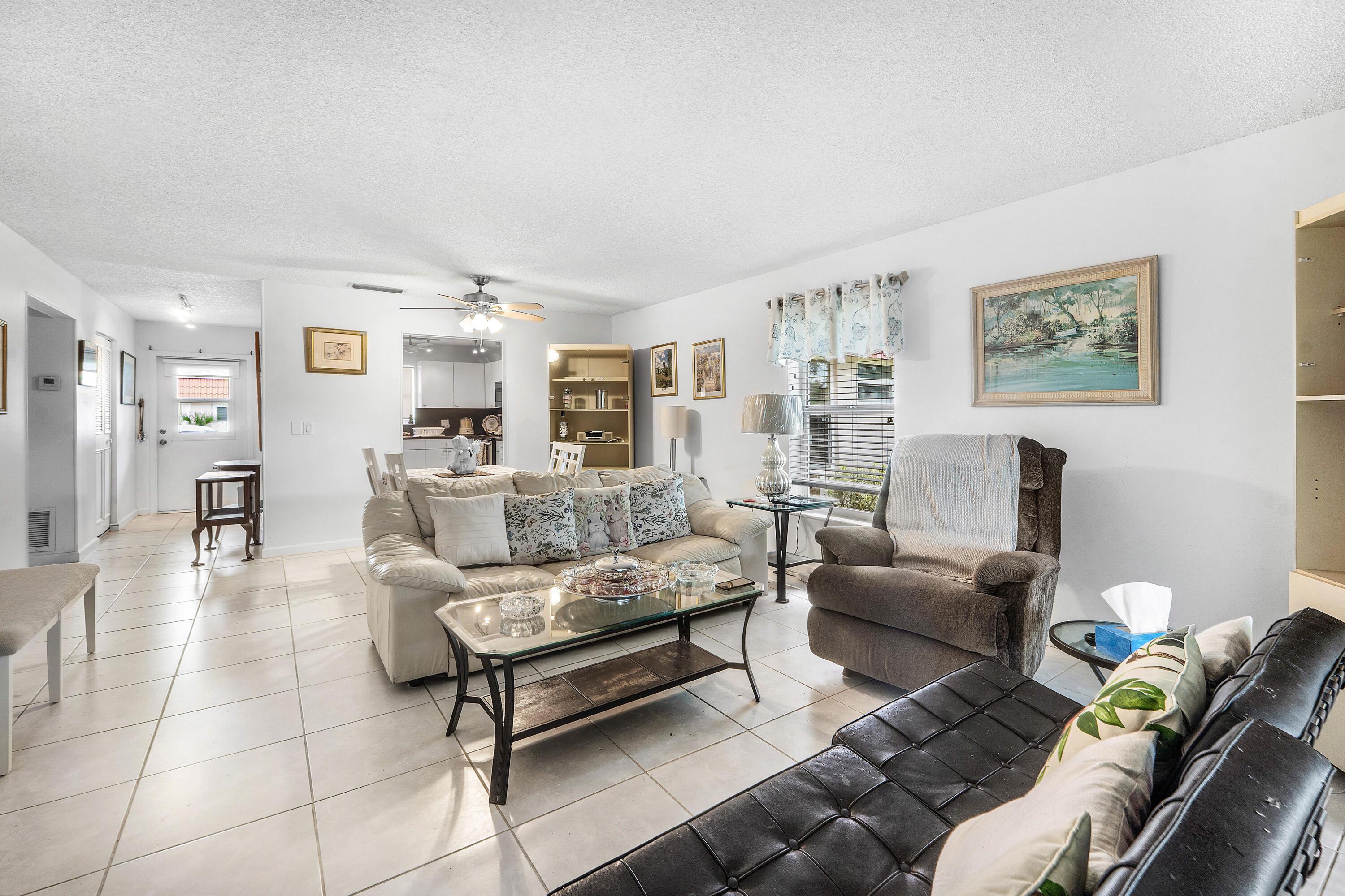 687 MARLBORO Oval A, Lake Worth, FL 33467, Lake Worth - Photo 5