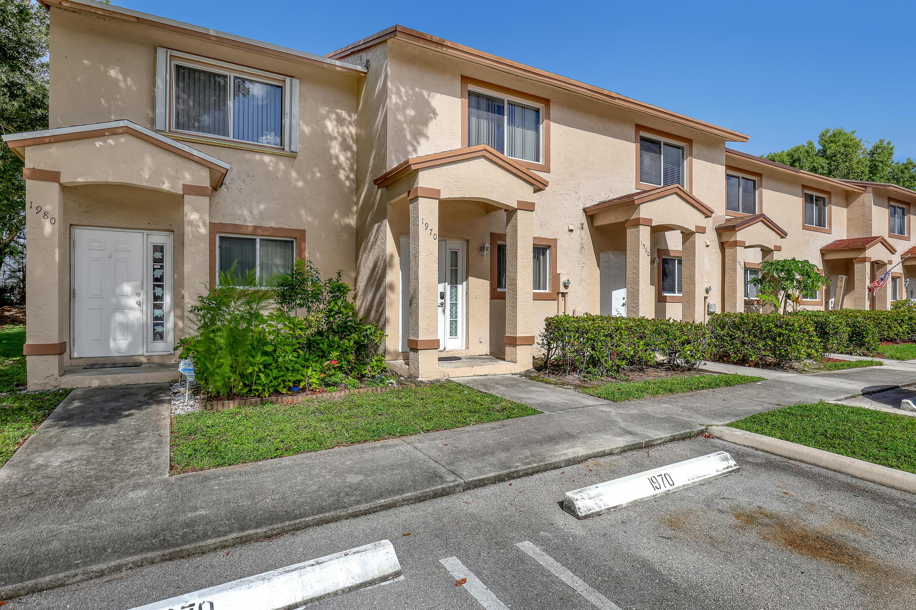 1970 LAKEVIEW Drive W, Royal Palm Beach, FL 33411, Royal Palm Beach - Photo 2