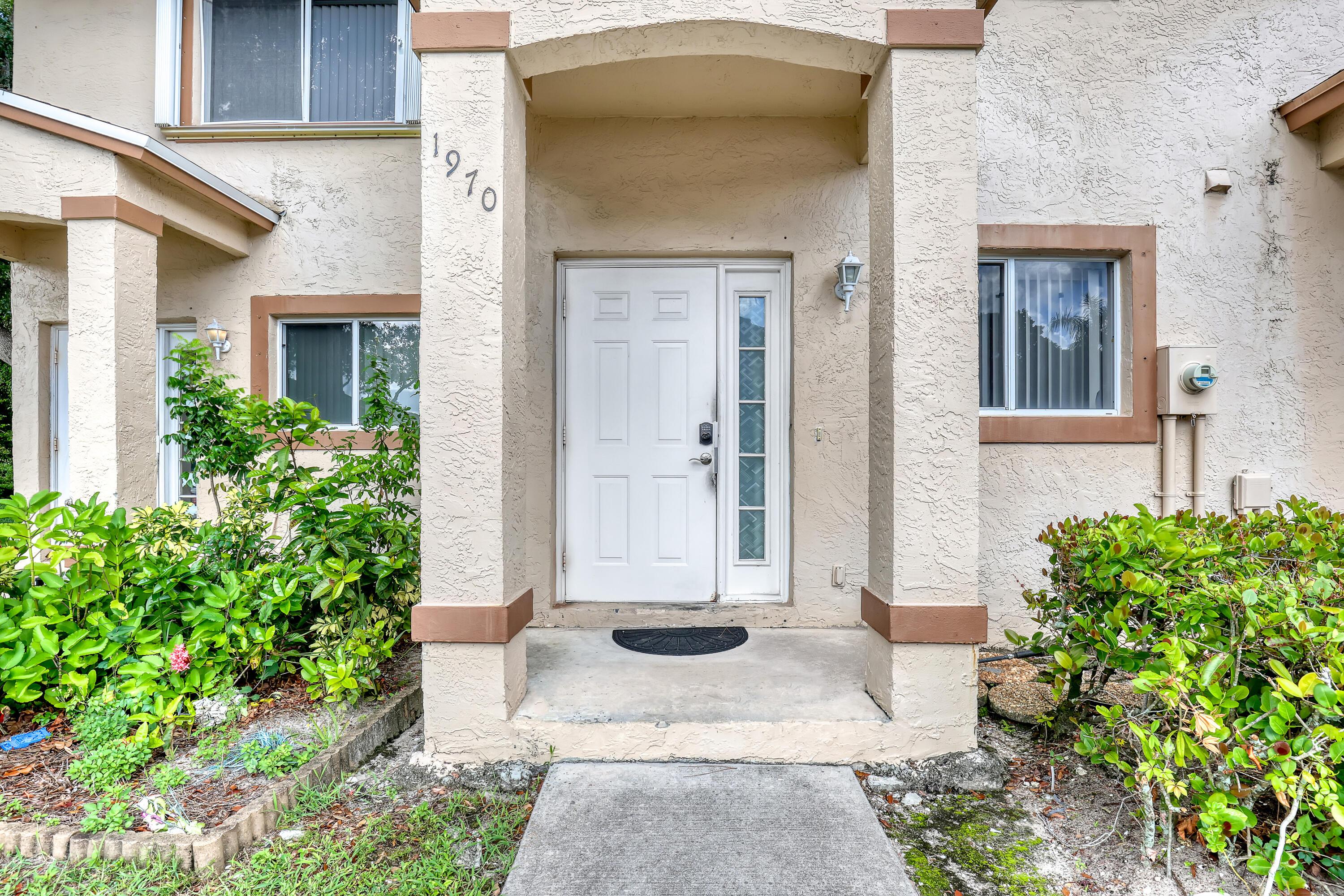 1970 LAKEVIEW Drive W, Royal Palm Beach, FL 33411, Royal Palm Beach - Photo 5