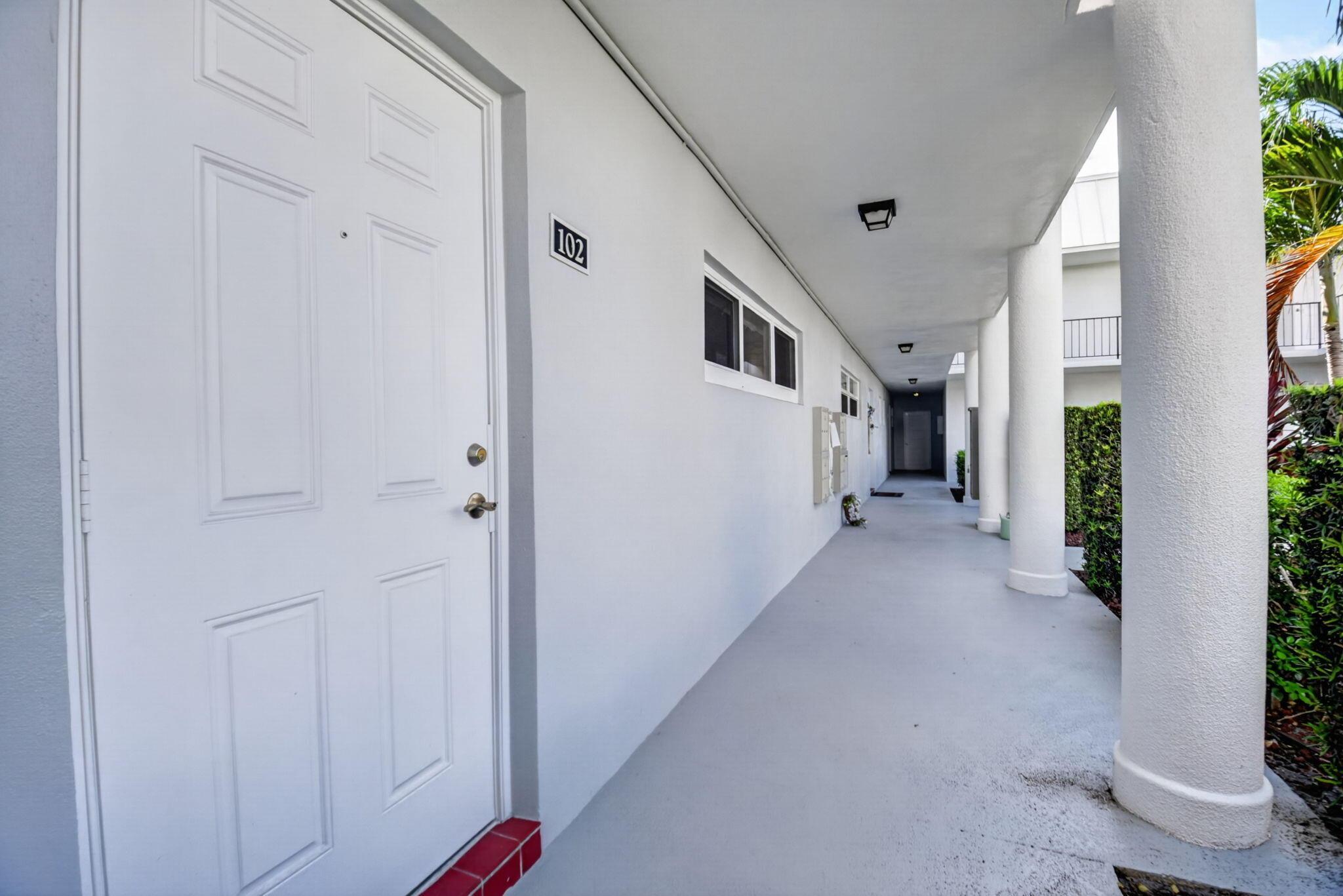 32 COLONIAL CLUB Drive 102, Boynton Beach, FL 33435, Boynton Beach - Photo 5