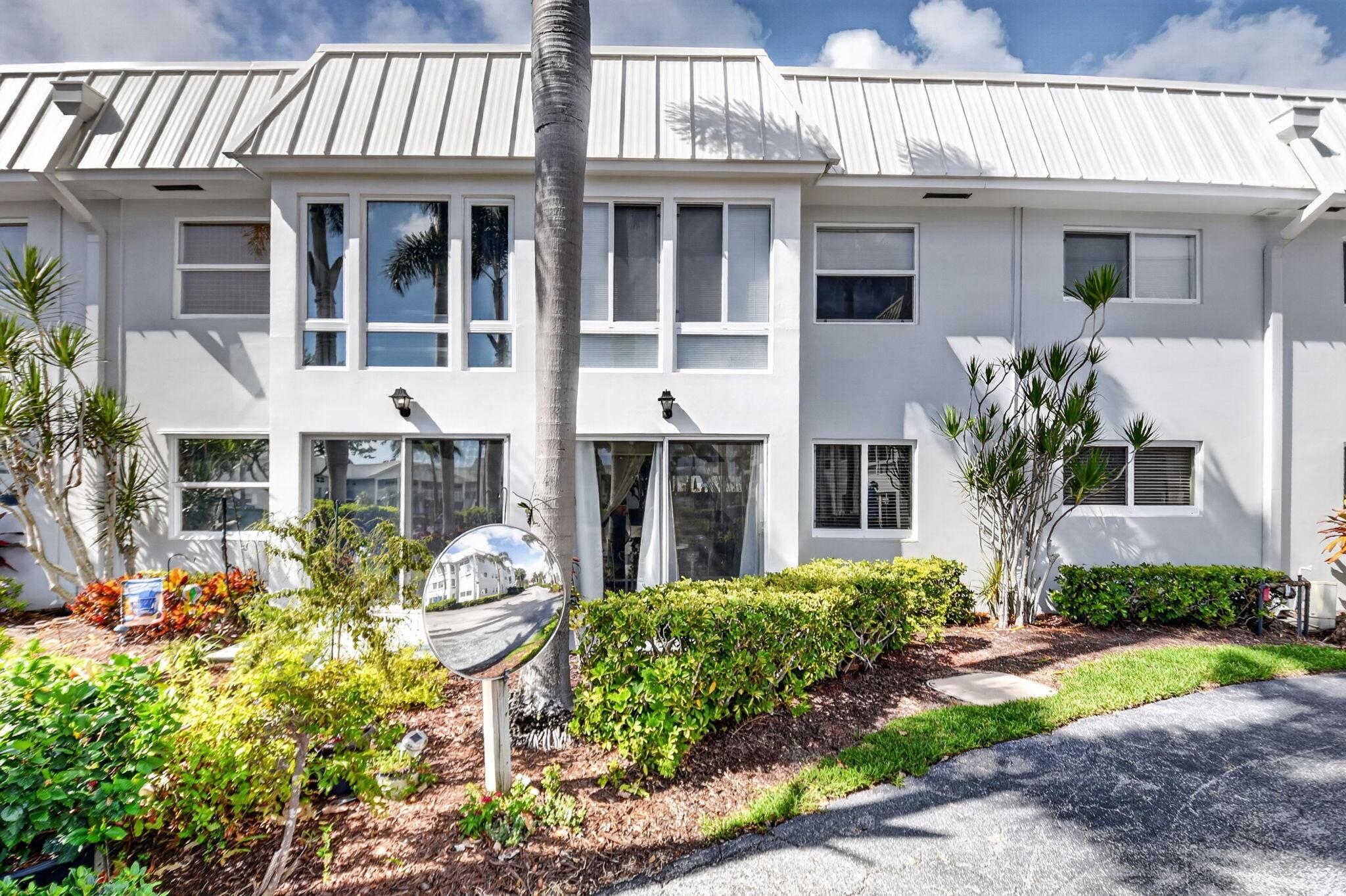 32 COLONIAL CLUB Drive 102, Boynton Beach, FL 33435, Boynton Beach - Photo 2