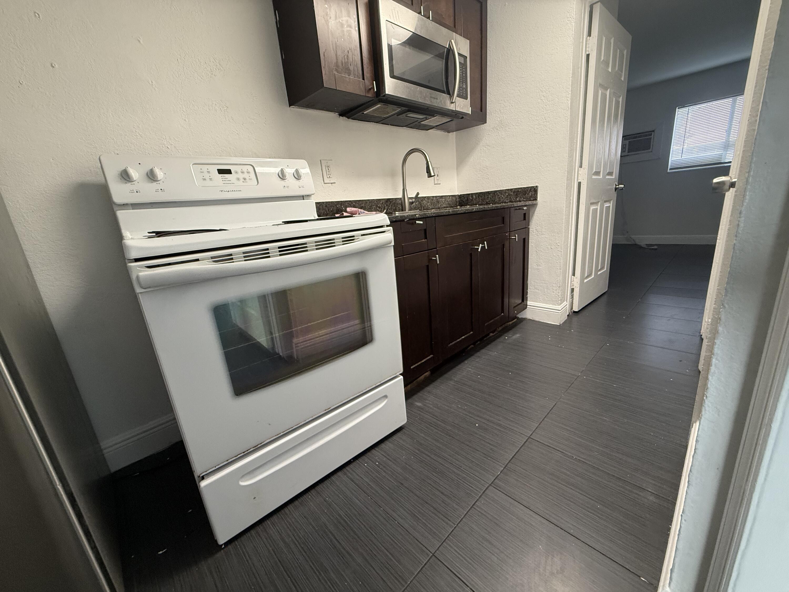 37 SW 14th Street 9, Dania Beach, FL 33004, Dania Beach - Photo 3