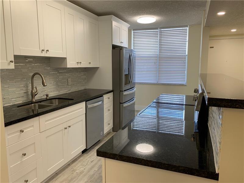 250 JACARANDA Drive 203, Plantation, FL 33324, Plantation - Photo 2