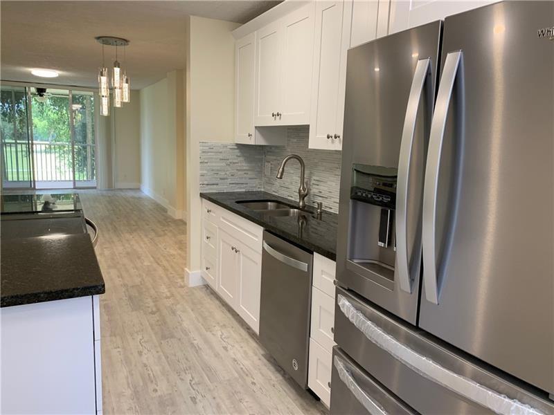 250 JACARANDA Drive 203, Plantation, FL 33324, Plantation - Photo 3