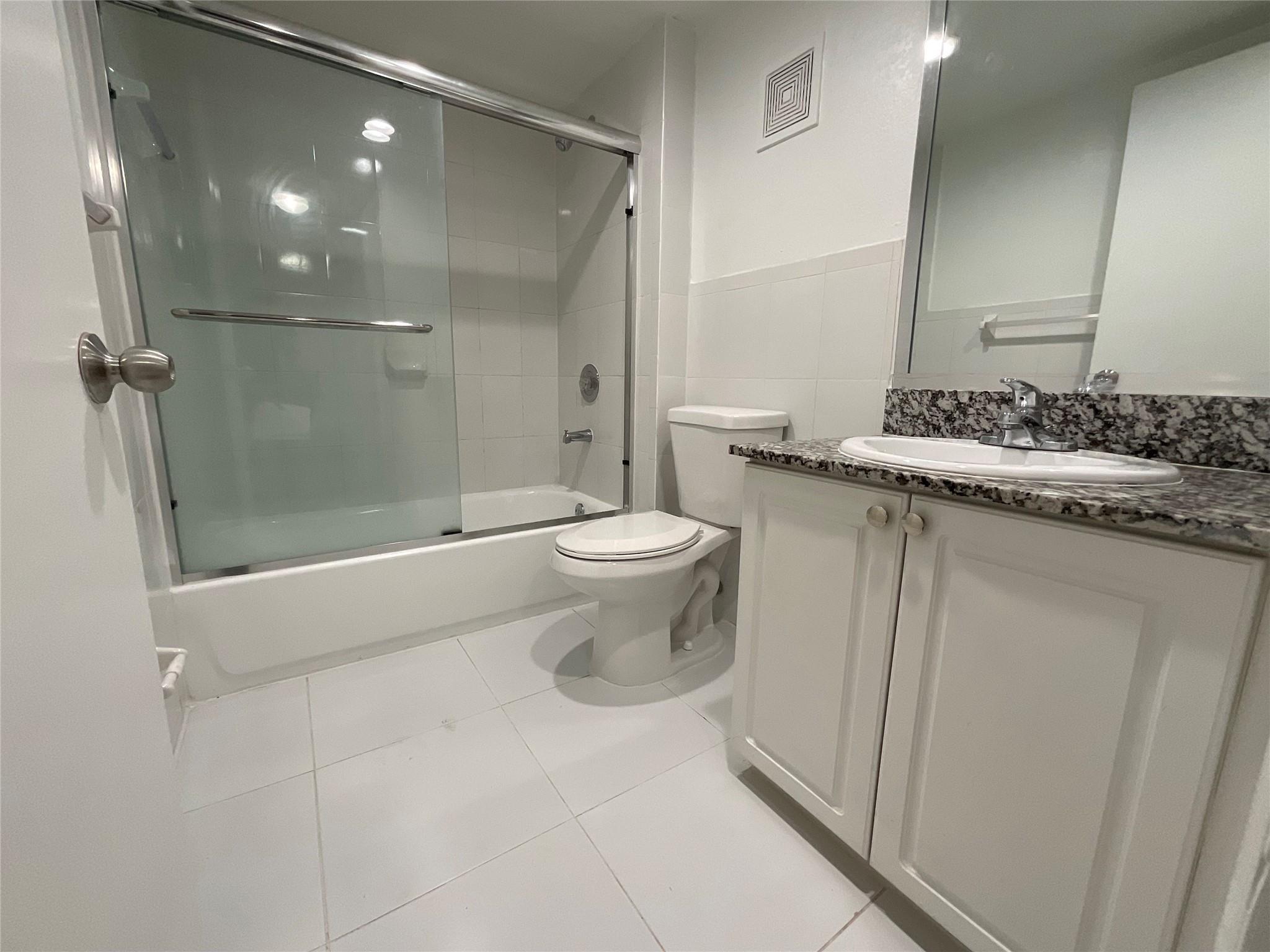 19455 NE 10 Avenue 2-104, North Miami Beach, FL 33179, North Miami Beach - Photo 4