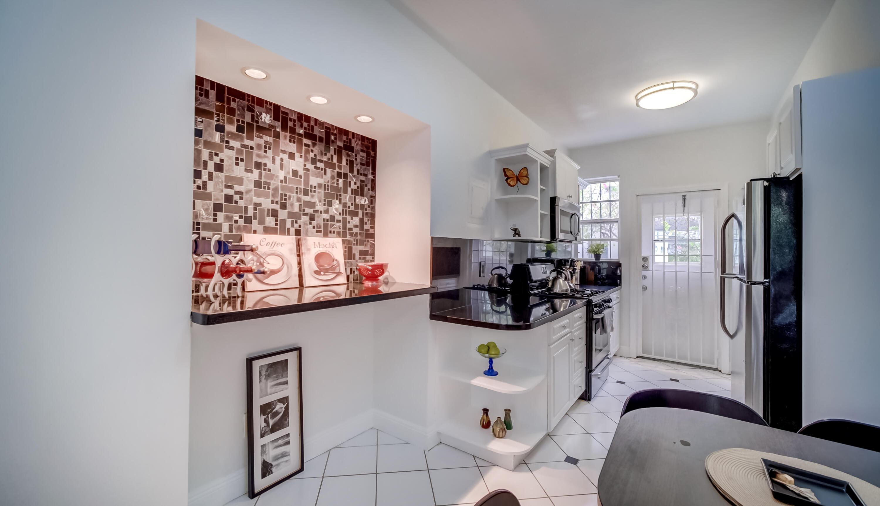 825 Jefferson Avenue 2, Miami Beach, FL 33139, Miami Beach - Photo 2