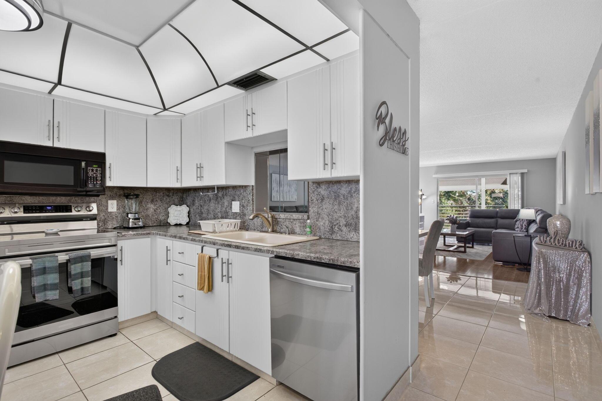 2304 LUCAYA Lane L4, Coconut Creek, FL 33066, Coconut Creek - Photo 3