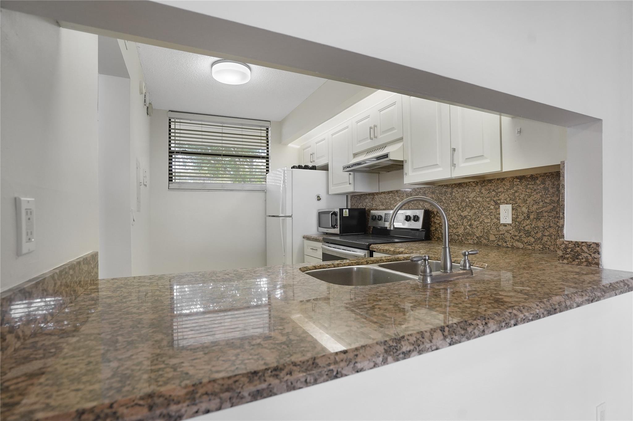 109 Lake Emerald Drive 110, Oakland Park, FL 33309, Oakland Park - Photo 4