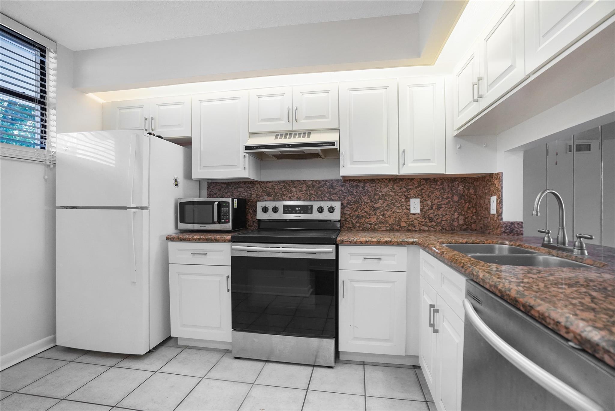 109 Lake Emerald Drive 110, Oakland Park, FL 33309, Oakland Park - Photo 5