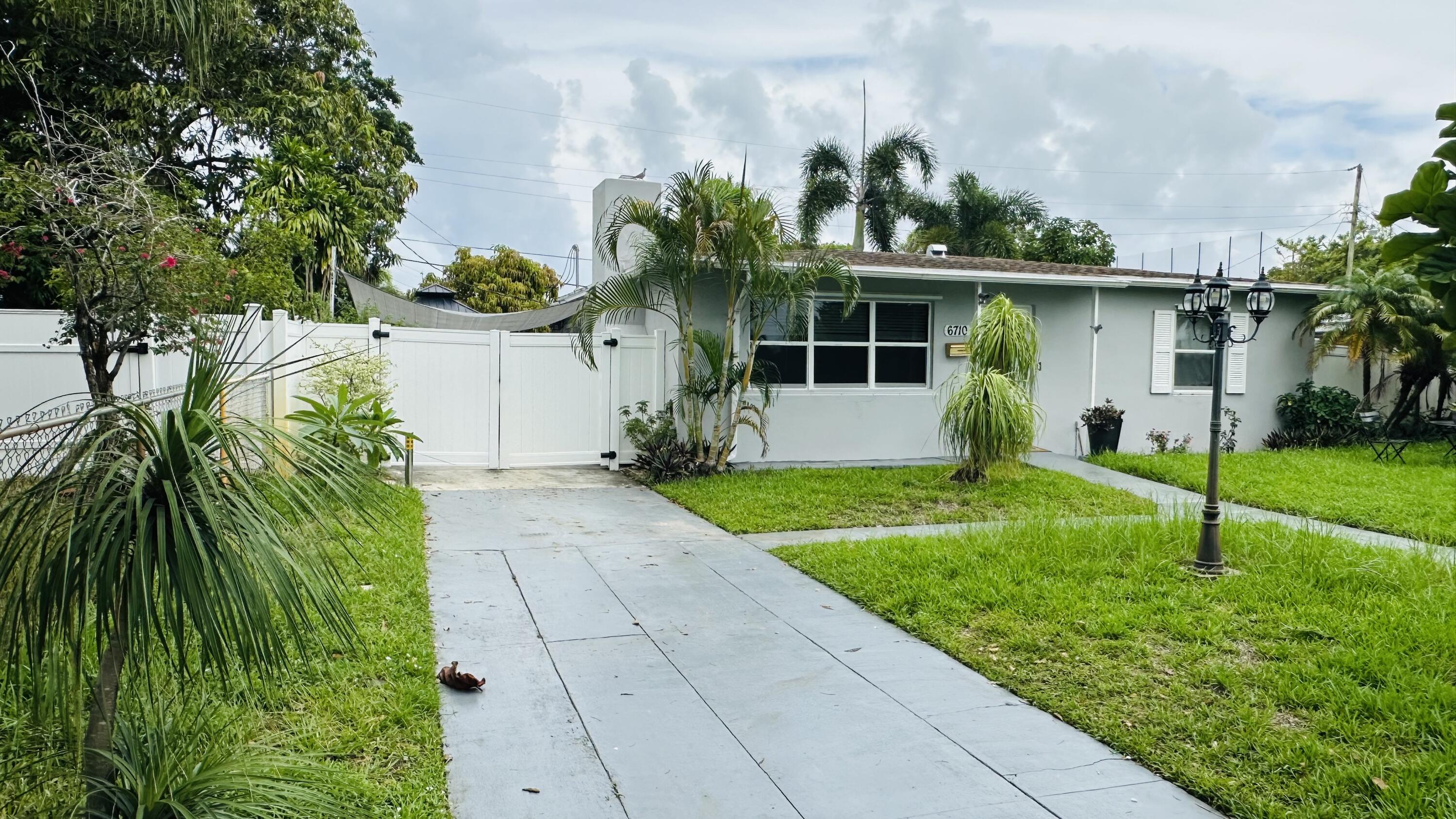 6710 Forest Court, West Palm Beach, FL 33405, West Palm Beach - Photo 2