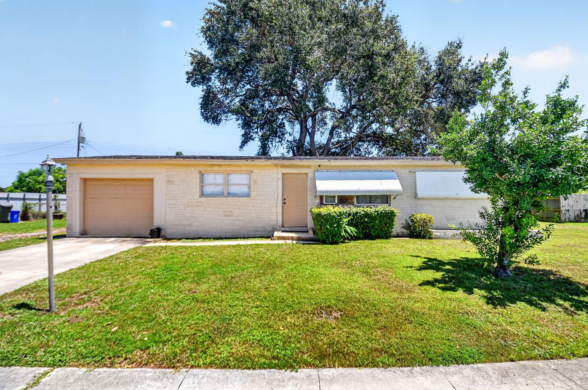 1572 Woodland Avenue, West Palm Beach, FL 33415, West Palm Beach - Photo 2