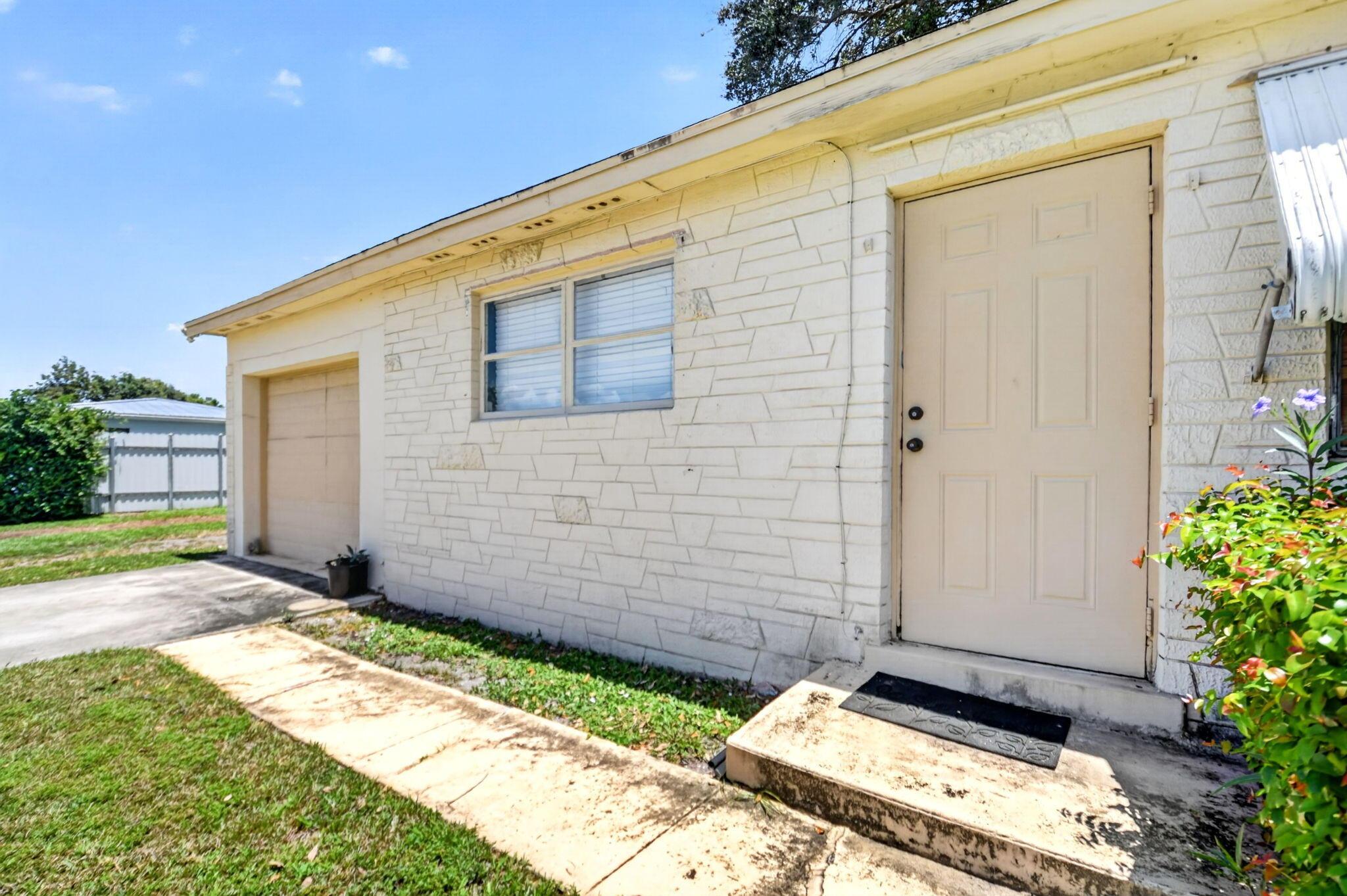 1572 Woodland Avenue, West Palm Beach, FL 33415, West Palm Beach - Photo 3