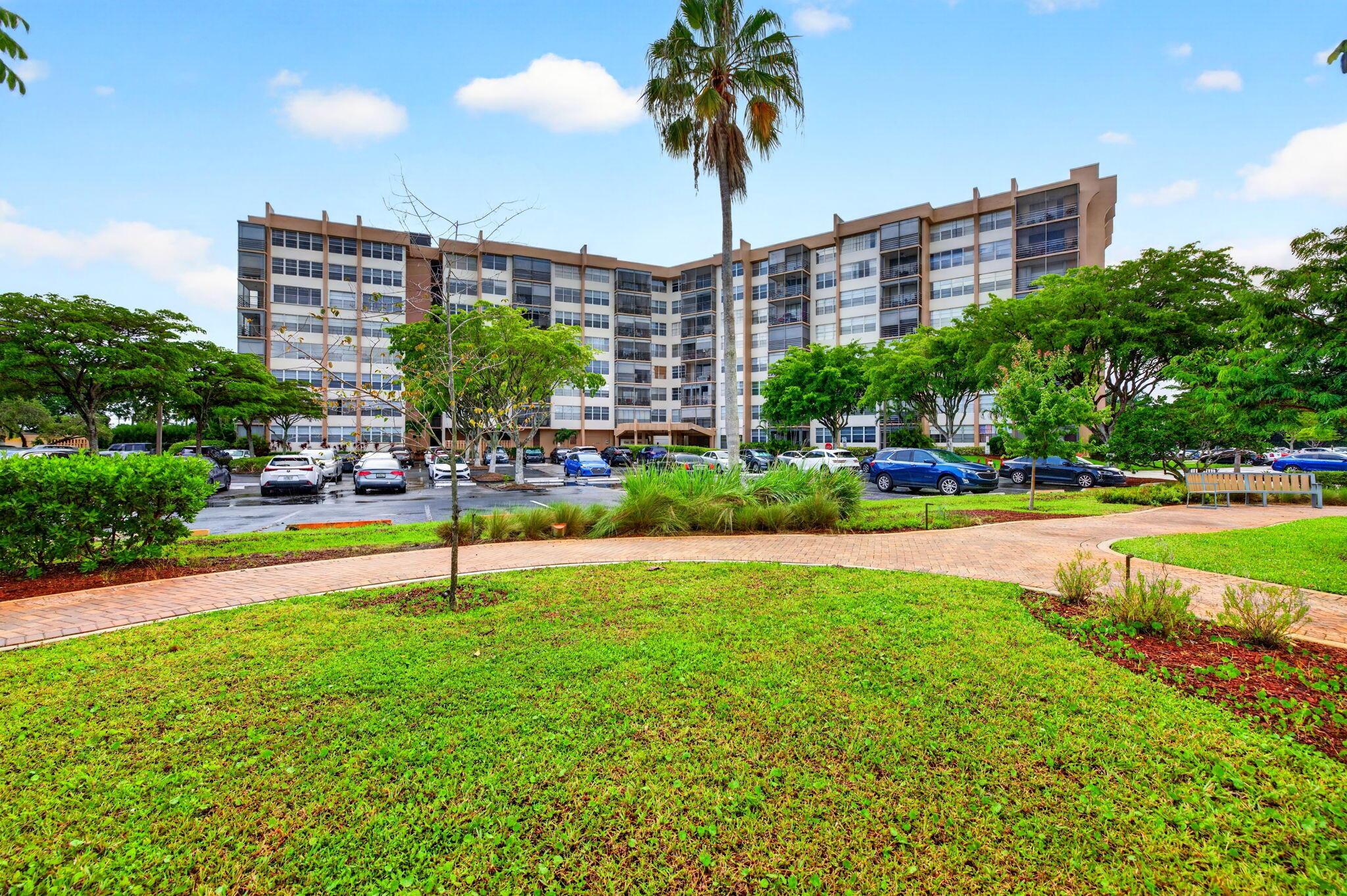 1100 St Charles Place PH3, Pembroke Pines, FL 33026, Pembroke Pines