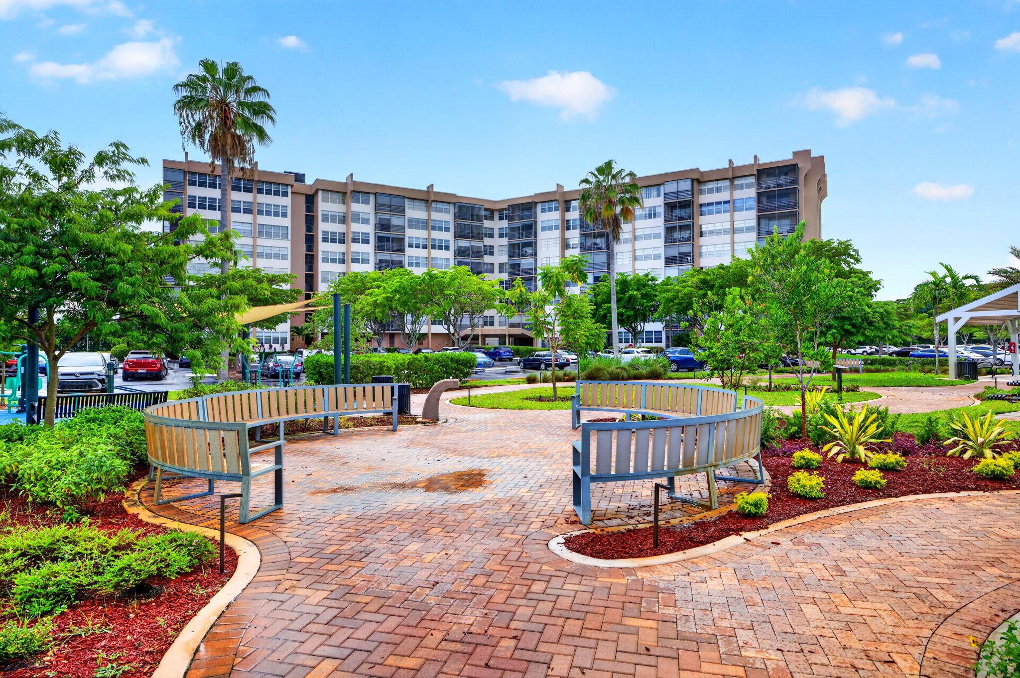 1100 St Charles Place PH3, Pembroke Pines, FL 33026, Pembroke Pines - Photo 4