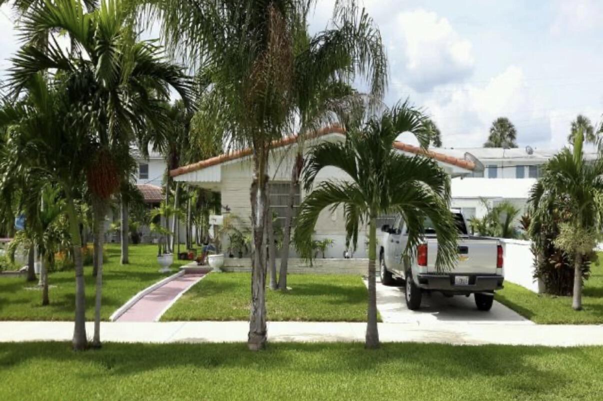 904-910 NE 10th Street, Hallandale Beach, FL, Hallandale Beach - Photo 4