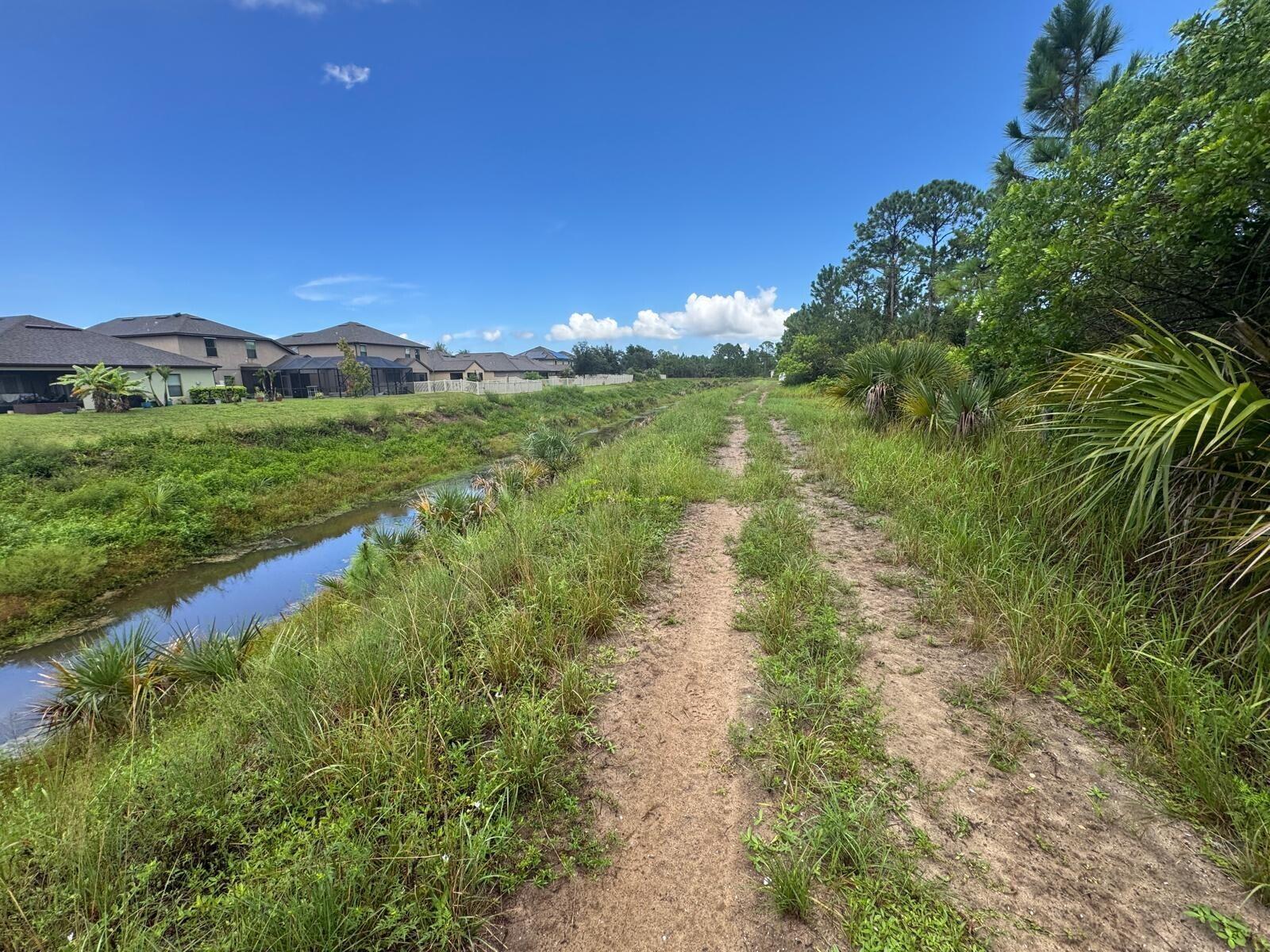 527 PAIGO Street SE, Palm Bay, FL 32909, Palm Bay - Photo 4