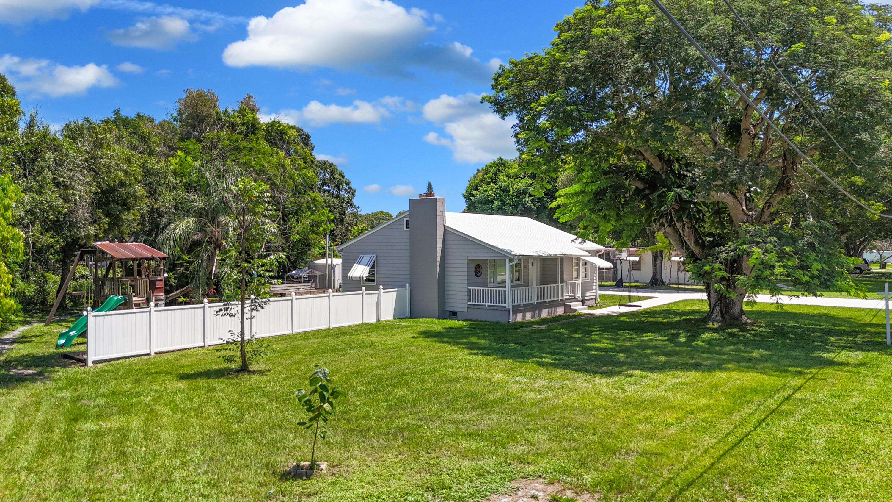1126 Pine Avenue, Fort Pierce, FL 34982, Fort Pierce - Photo 2