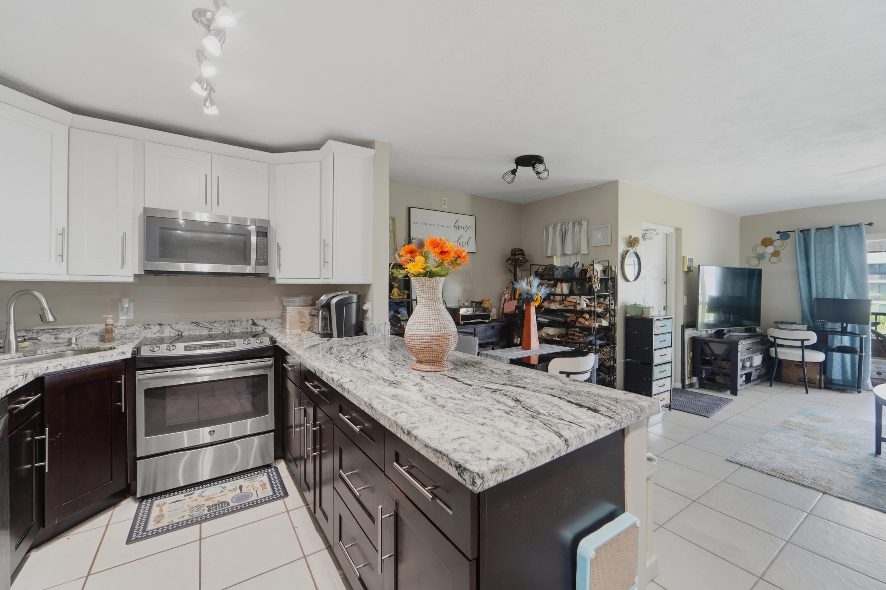 1013 GREEN PINE Boulevard C2, West Palm Beach, FL 33409, West Palm Beach - Photo 2