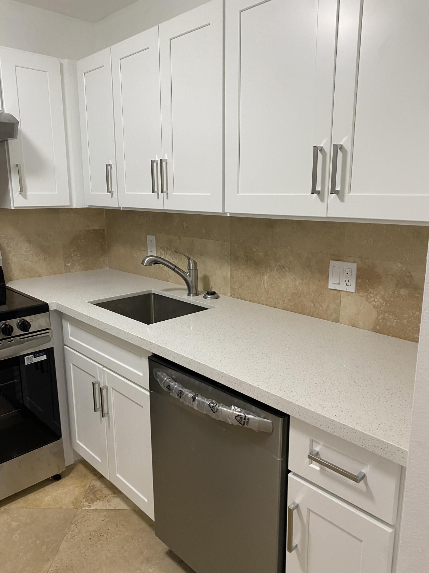 2840 Somerset Drive 105 M, Lauderdale Lakes, FL 33311, Lauderdale Lakes - Photo 2