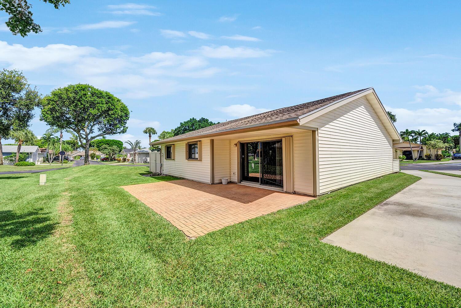 8 Eaton Place, Boynton Beach, FL 33426, Boynton Beach - Photo 4