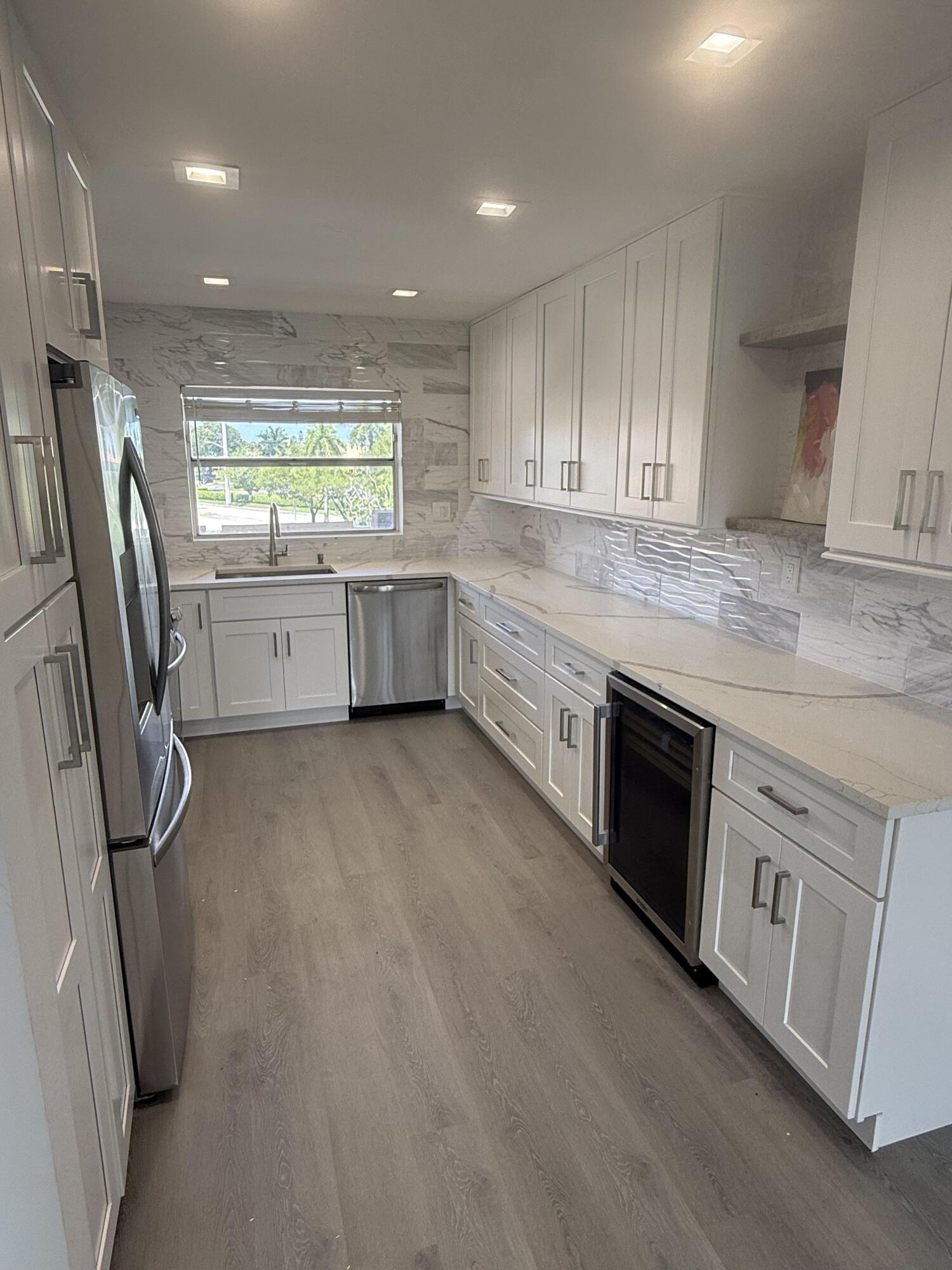 9300 Sunrise Lakes Boulevard 303, Sunrise, FL 33322, Sunrise - Photo 3