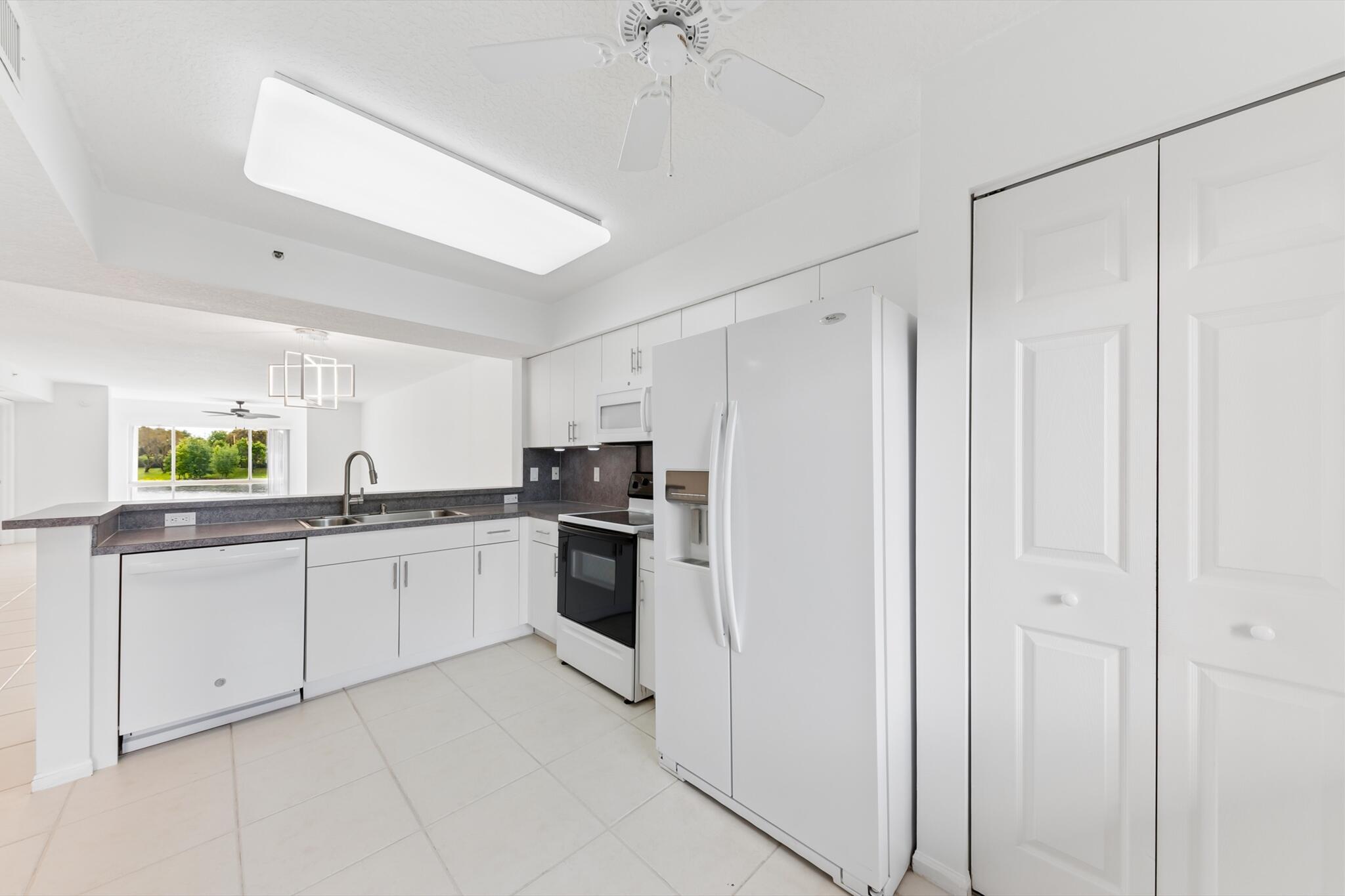 5842 CRYSTAL SHORES Drive 205, Boynton Beach, FL 33437, Boynton Beach - Photo 5