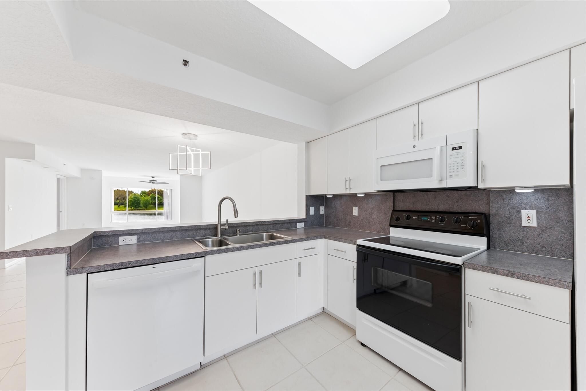 5842 CRYSTAL SHORES Drive 205, Boynton Beach, FL 33437, Boynton Beach - Photo 4