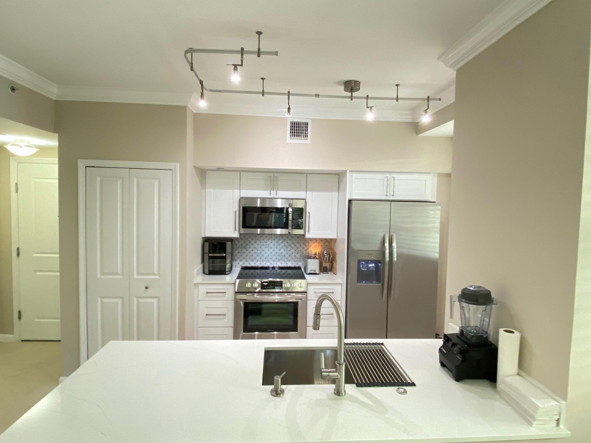 225 NE 1st Street 202, Delray Beach, FL 33444, Delray Beach - Photo 2