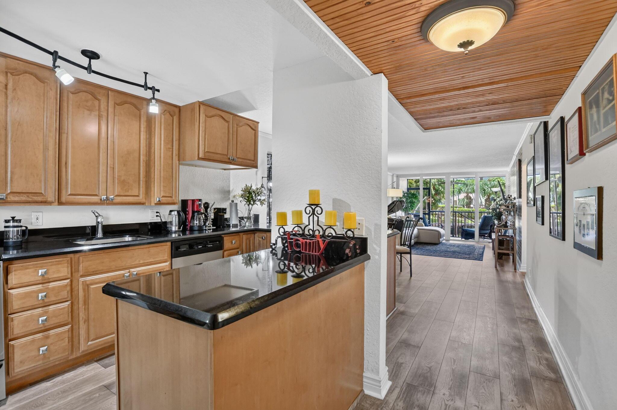 3 Royal Palm Way 102, Boca Raton, FL 33432, Boca Raton - Photo 5
