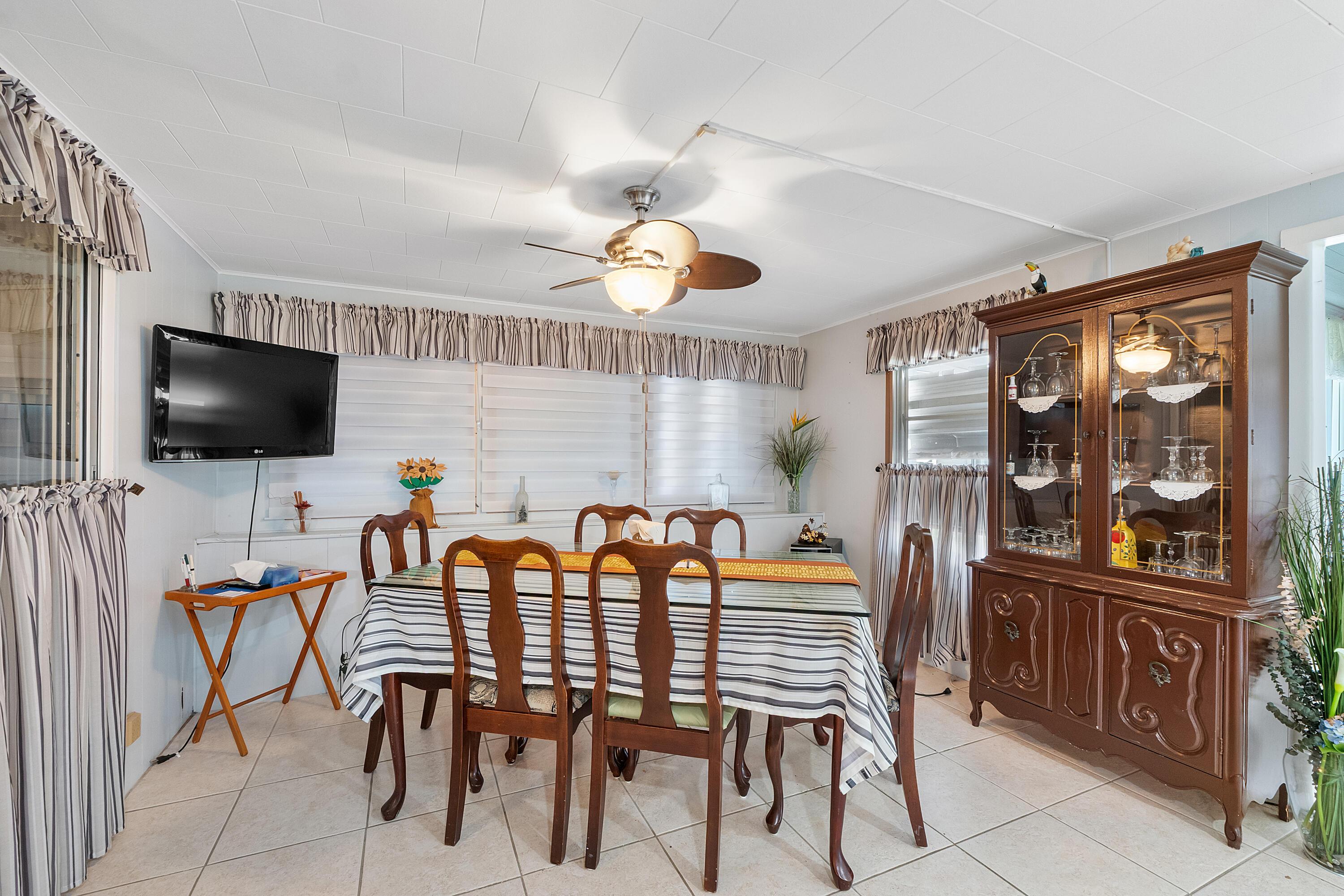 8670 SW 18TH Place, Davie, FL 33324, Davie - Photo 5