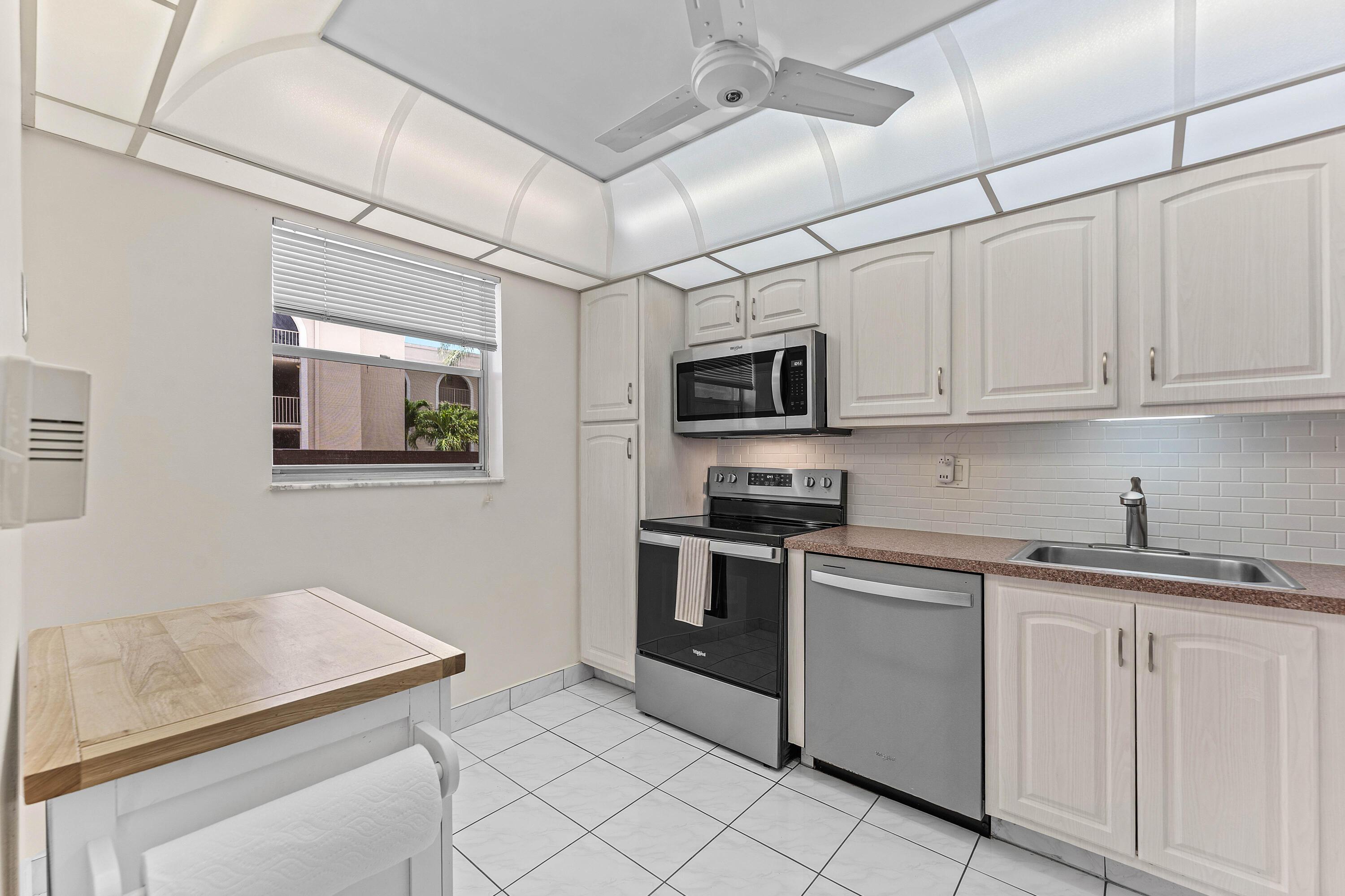 3251 Holiday Springs Boulevard 206, Margate, FL 33063, Margate - Photo 4