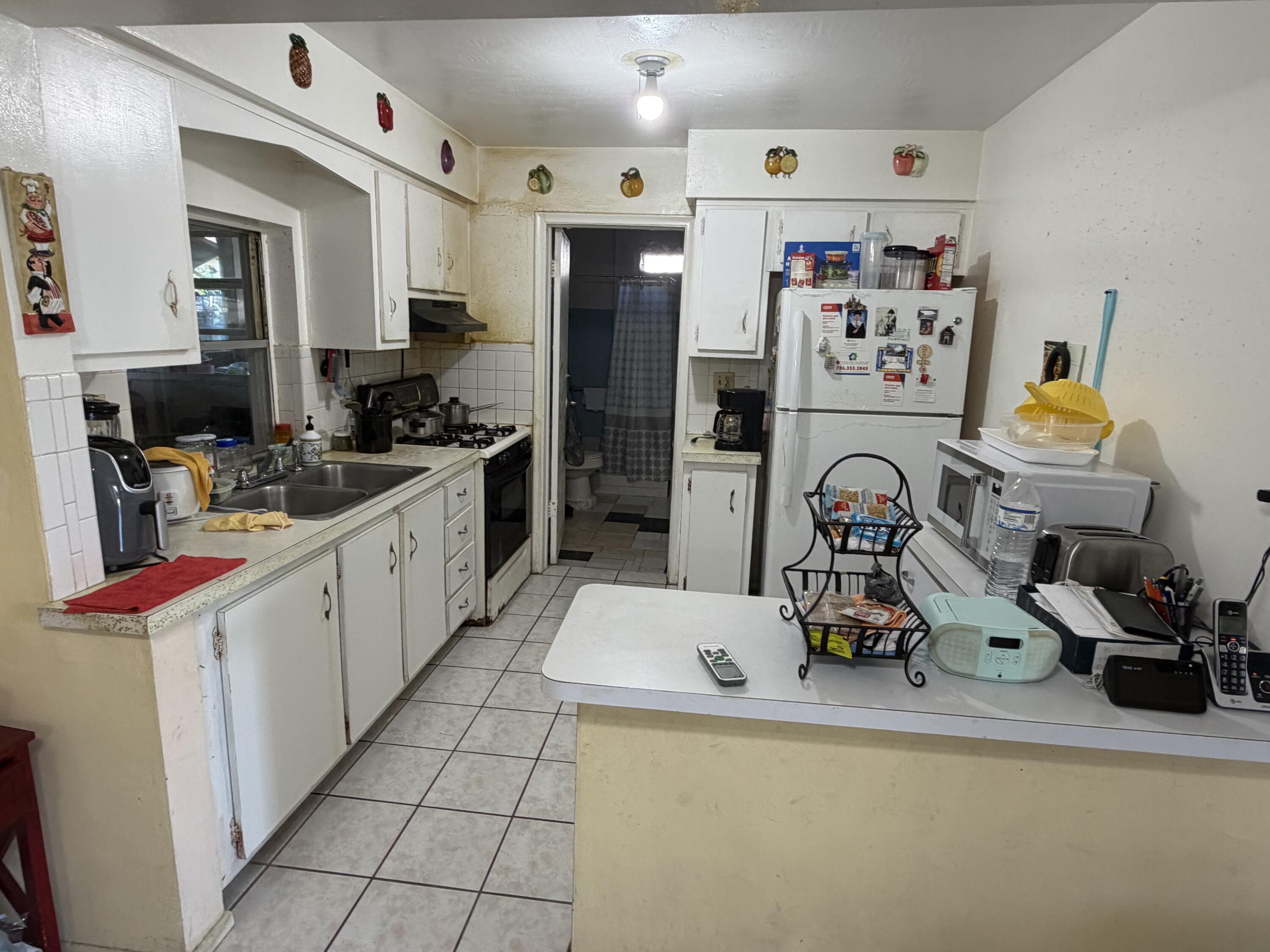 6600 NW 24TH Court, Sunrise, FL 33313, Sunrise - Photo 4