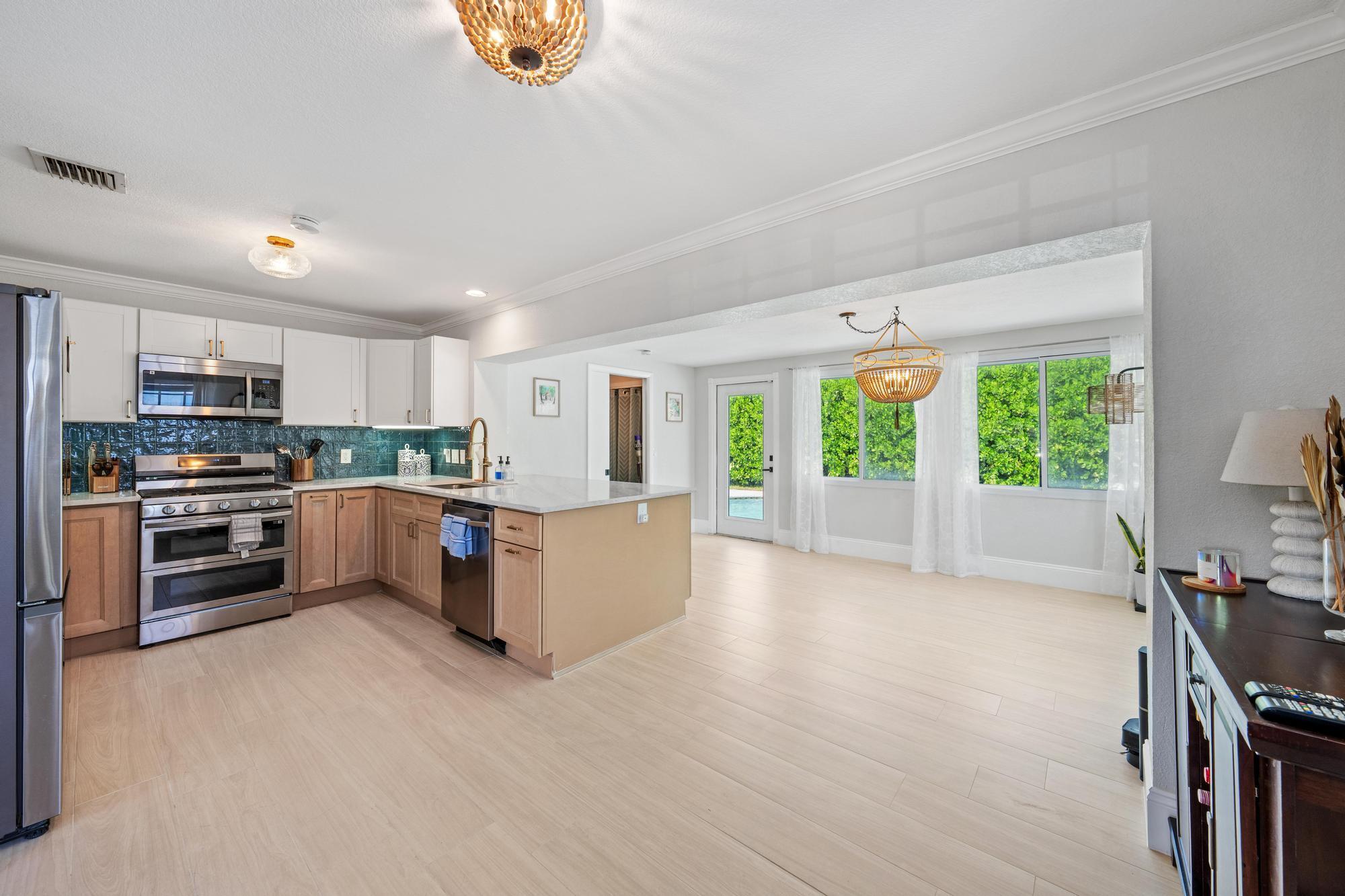 511 Ivy Avenue, Palm Beach Gardens, FL 33410, Palm Beach Gardens - Photo 3
