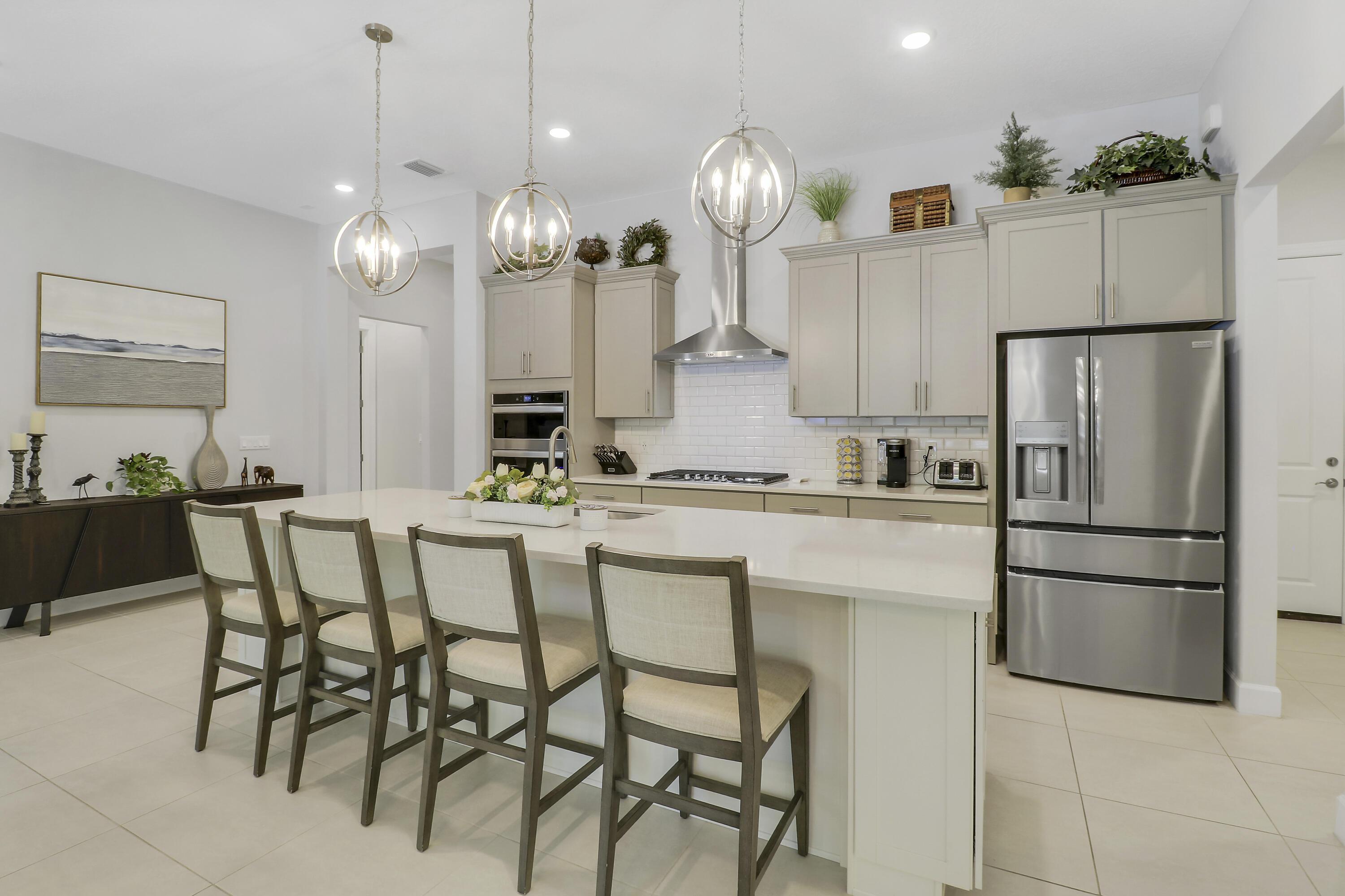 540 SE VILLANDRY Way, Port St. Lucie, FL 34984, Port St. Lucie - Photo 4